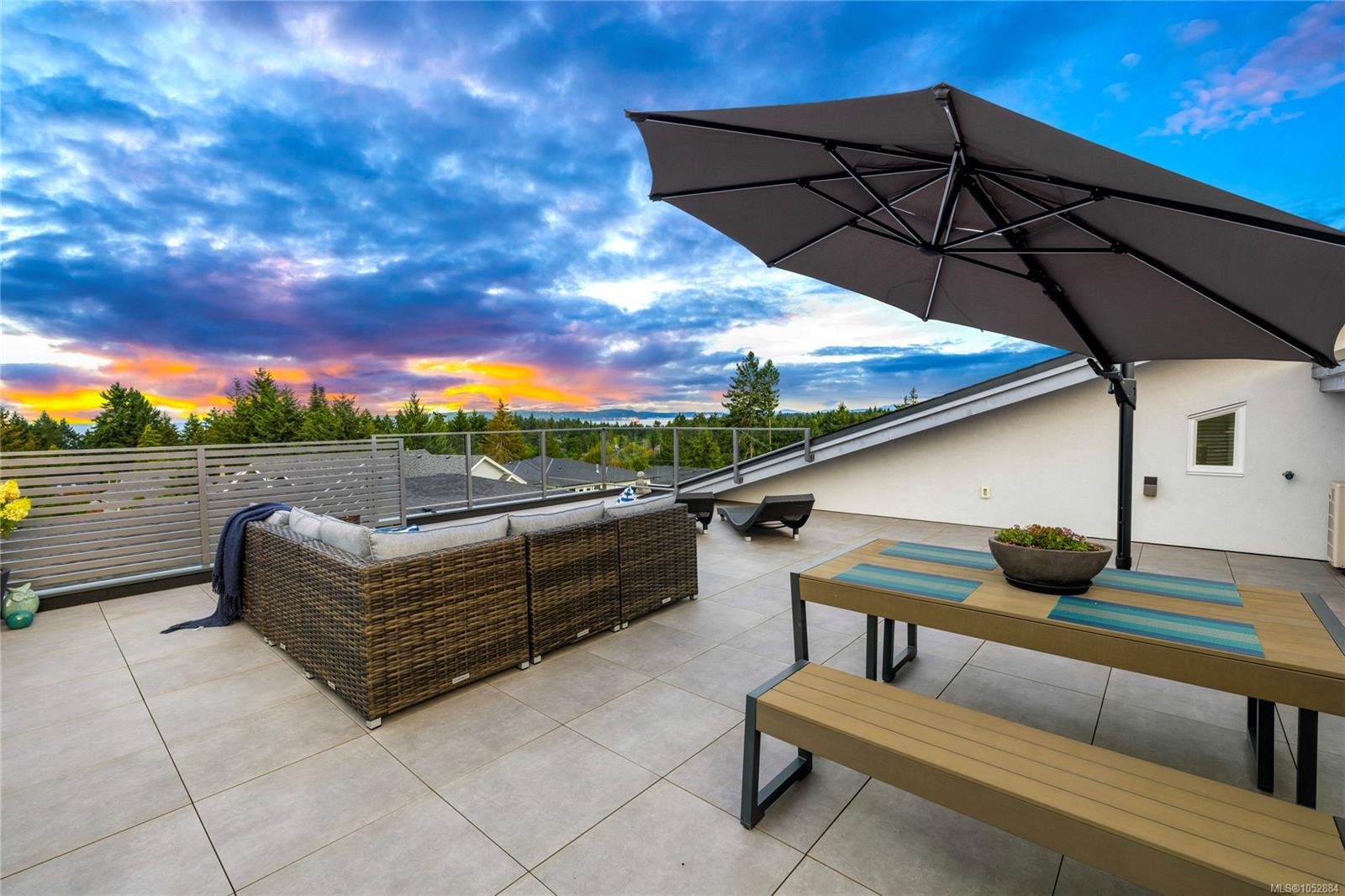 156 Golden Oaks Cres — listing photo 7 of 63
