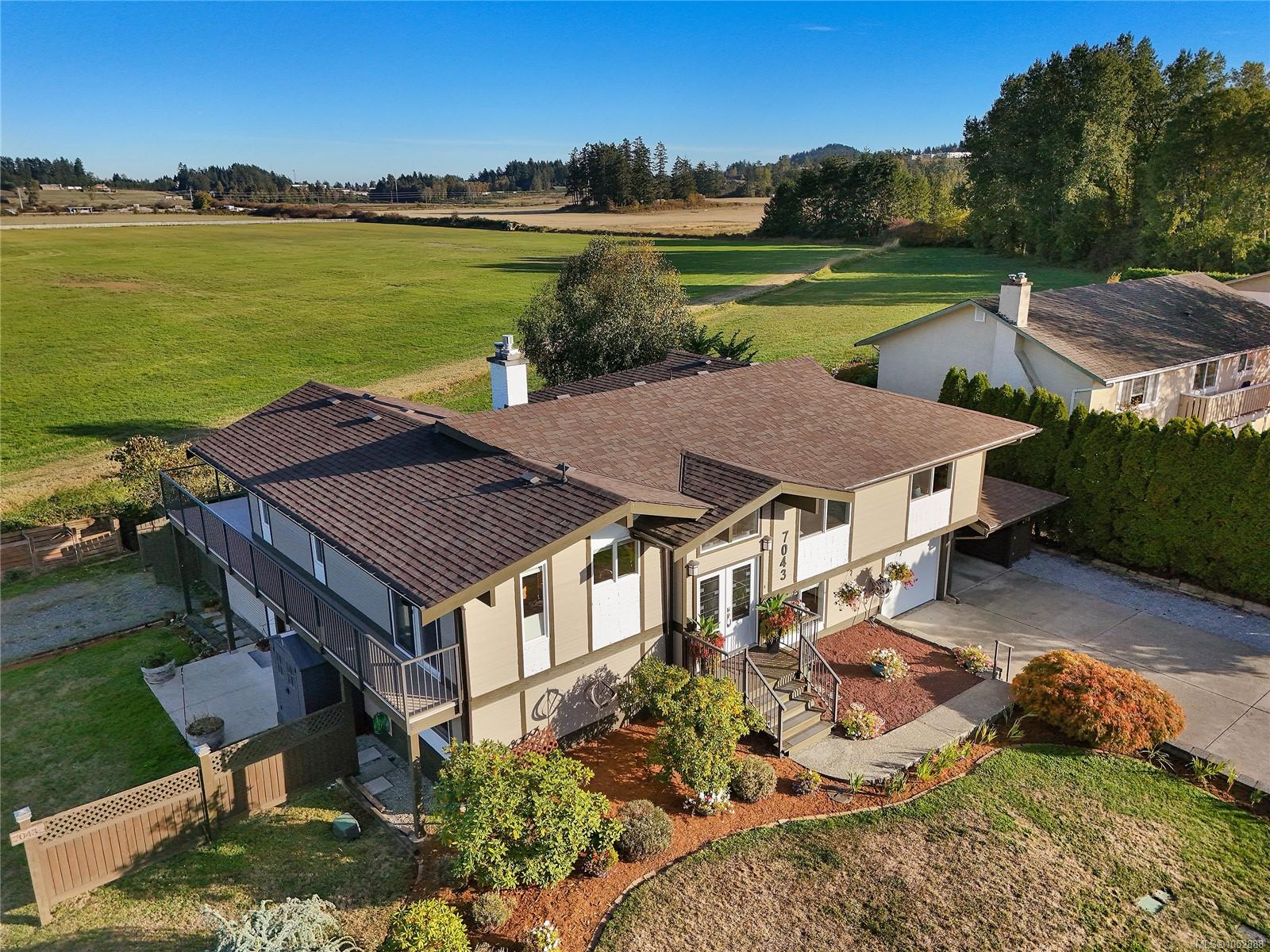 7043 Bickstan Pl, Central Saanich