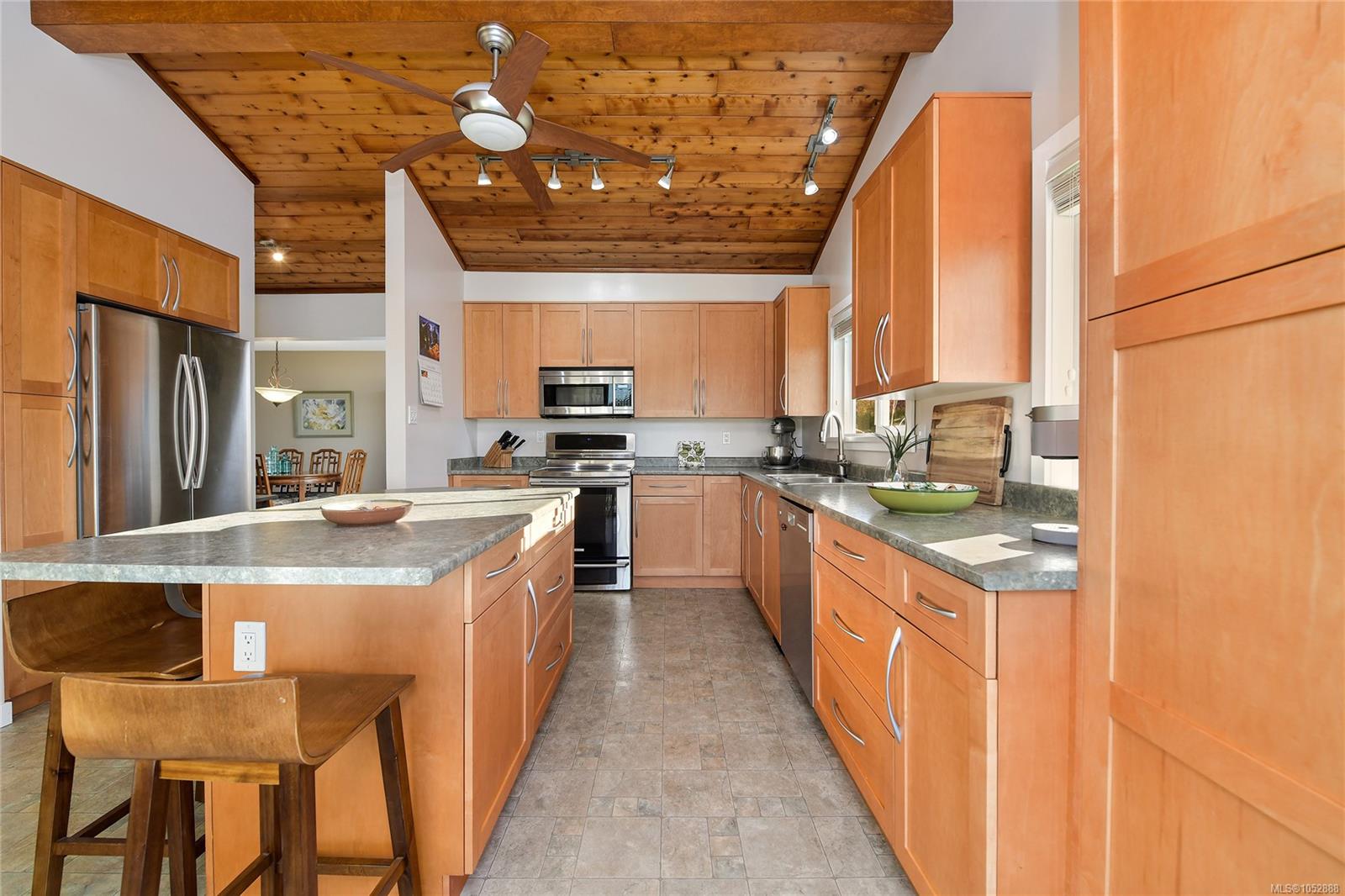 7043 Bickstan Pl — listing photo 13 of 85