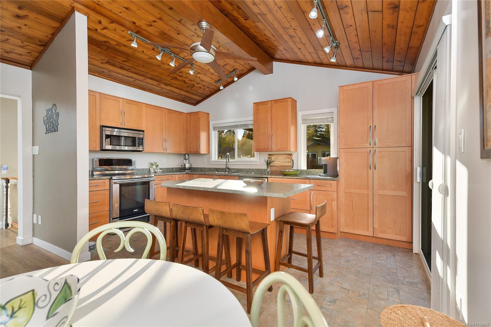 7043 Bickstan Pl — listing photo 14 of 85