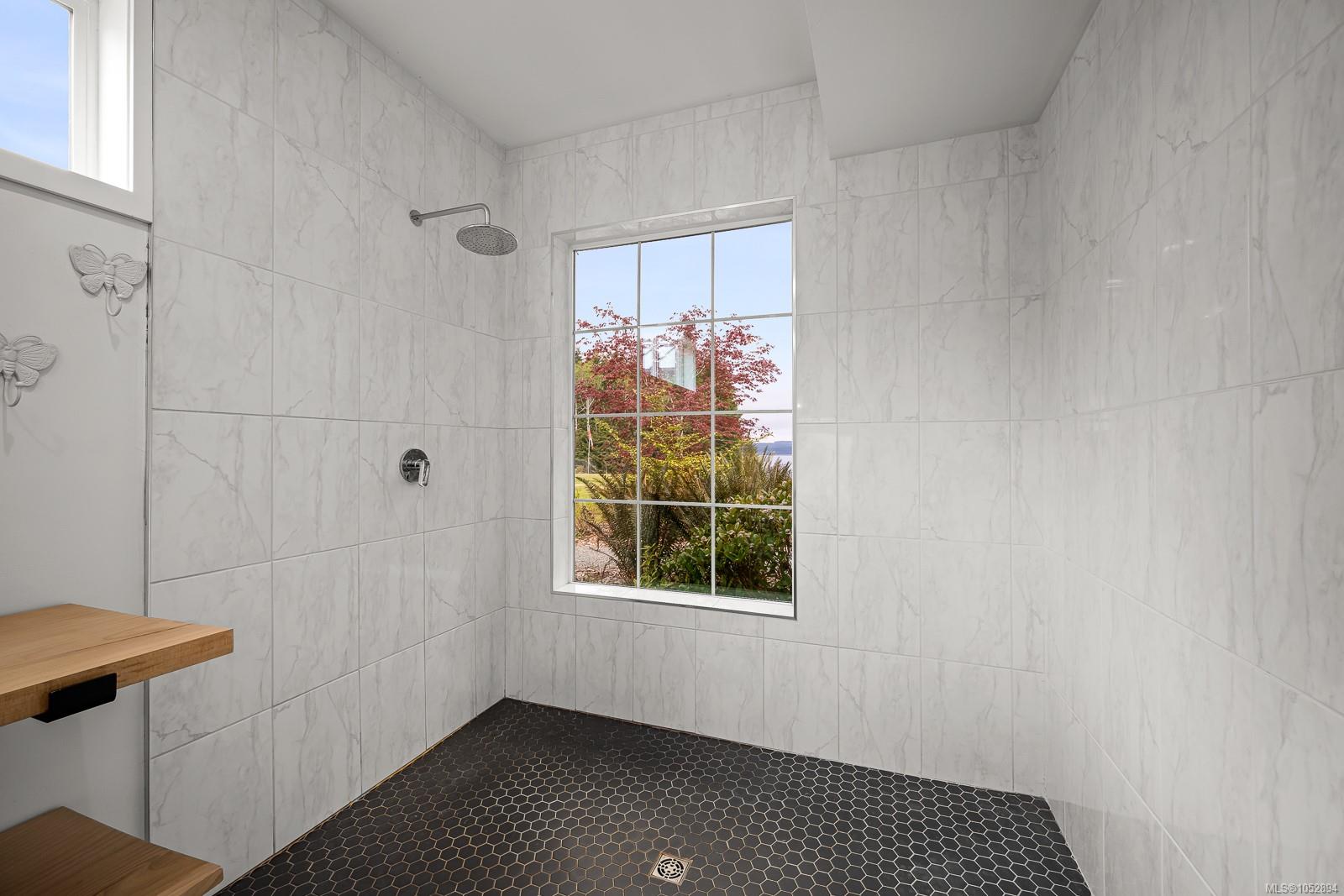 885 Lanqvist Rd — listing photo 13 of 99