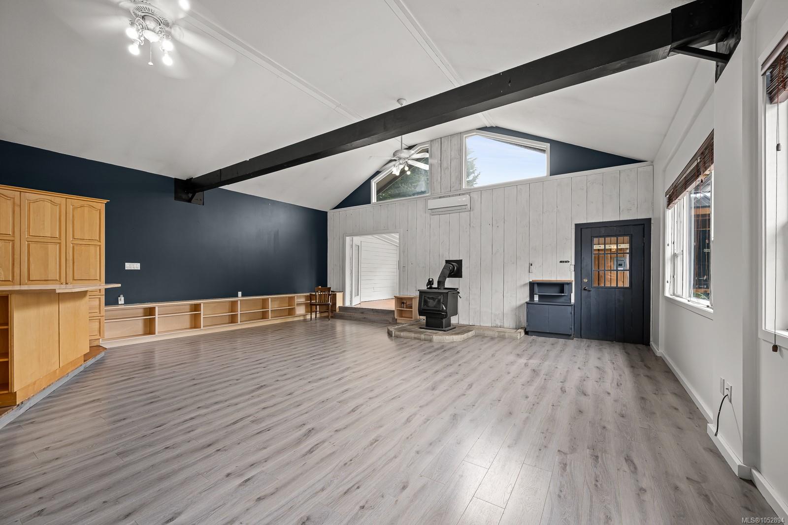 885 Lanqvist Rd — listing photo 14 of 99