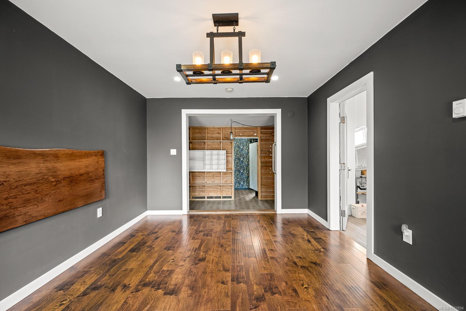 885 Lanqvist Rd — listing photo 10 of 99