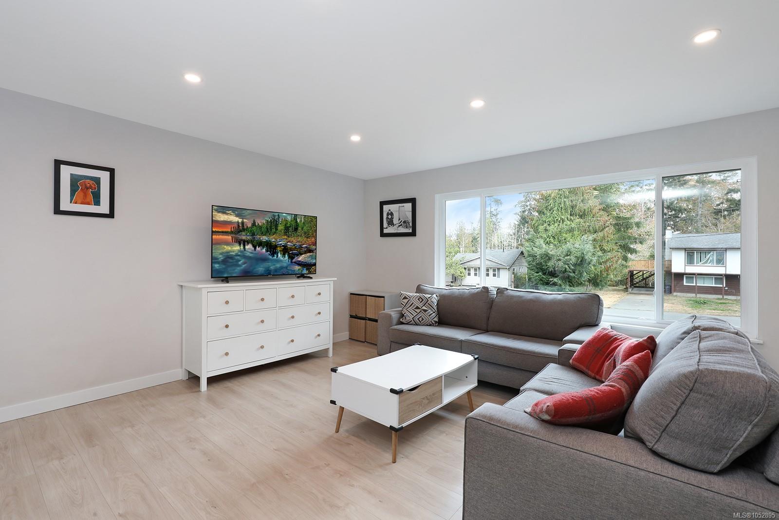 4082 Carey Pl — listing photo 8 of 42