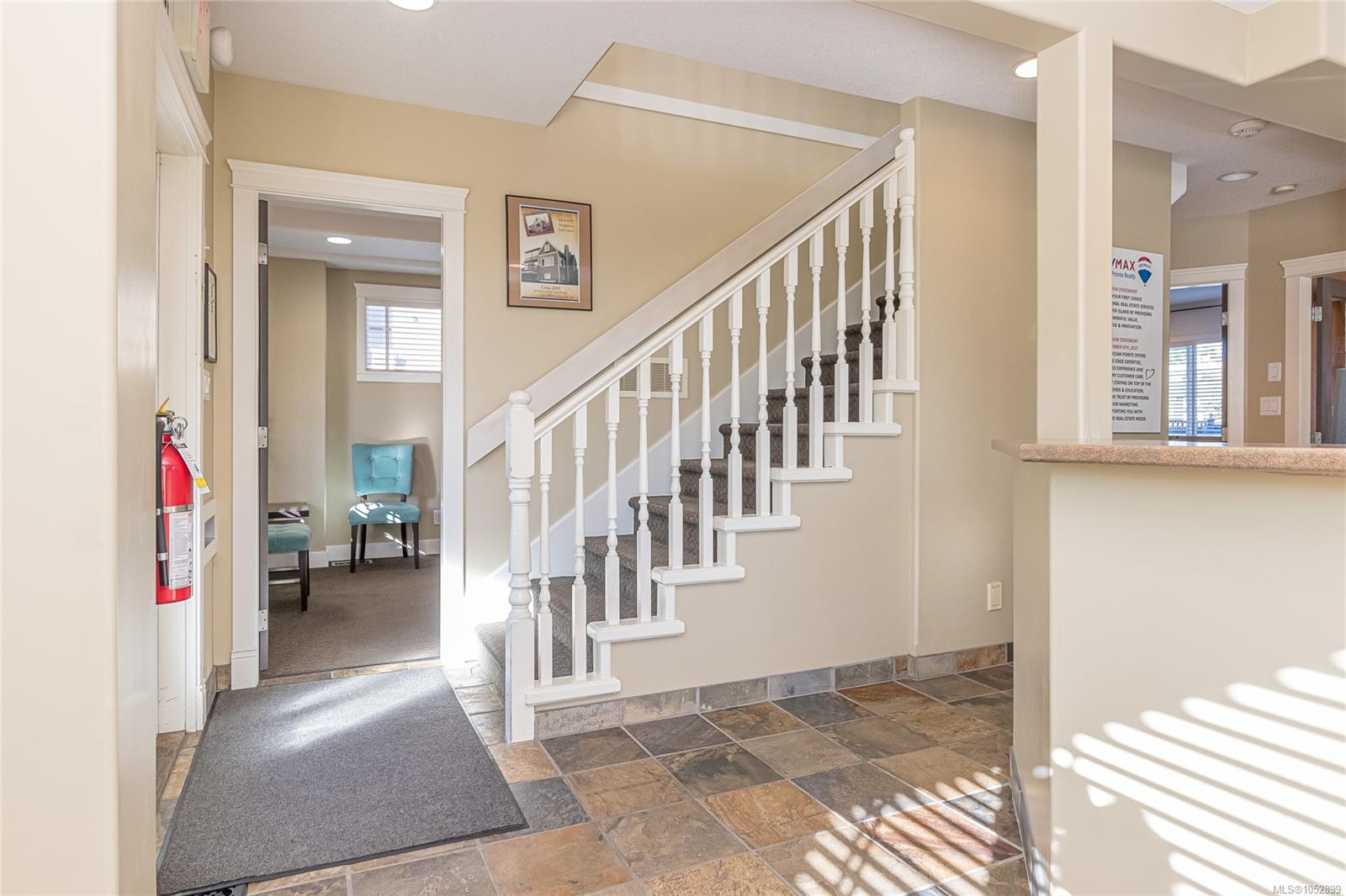 640 Esplanade Ave — listing photo 6 of 46