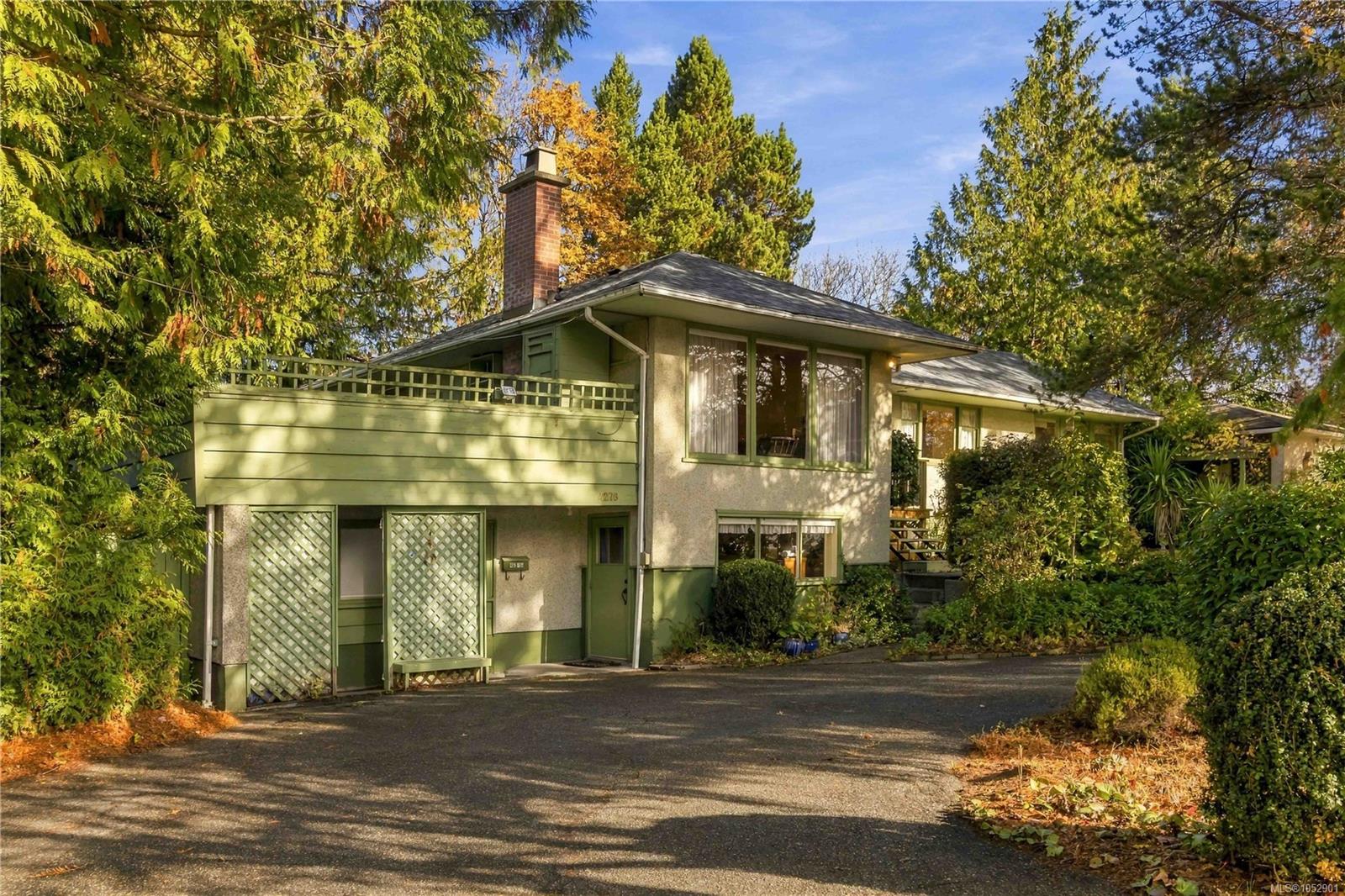 4276 Caen Rd — listing photo 2 of 61