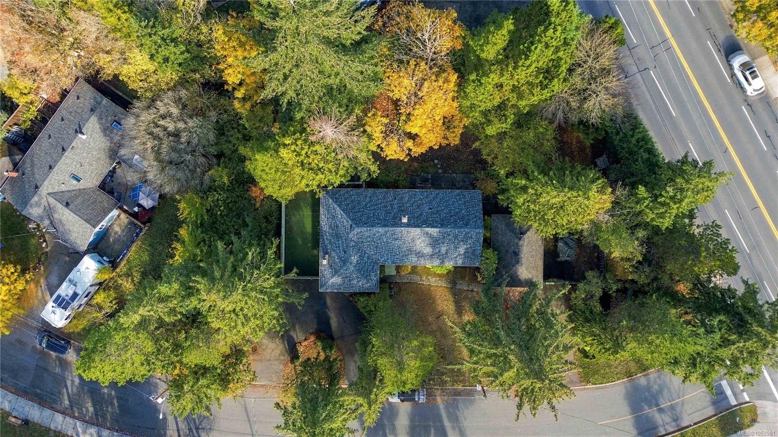 4276 Caen Rd — listing photo 5 of 61