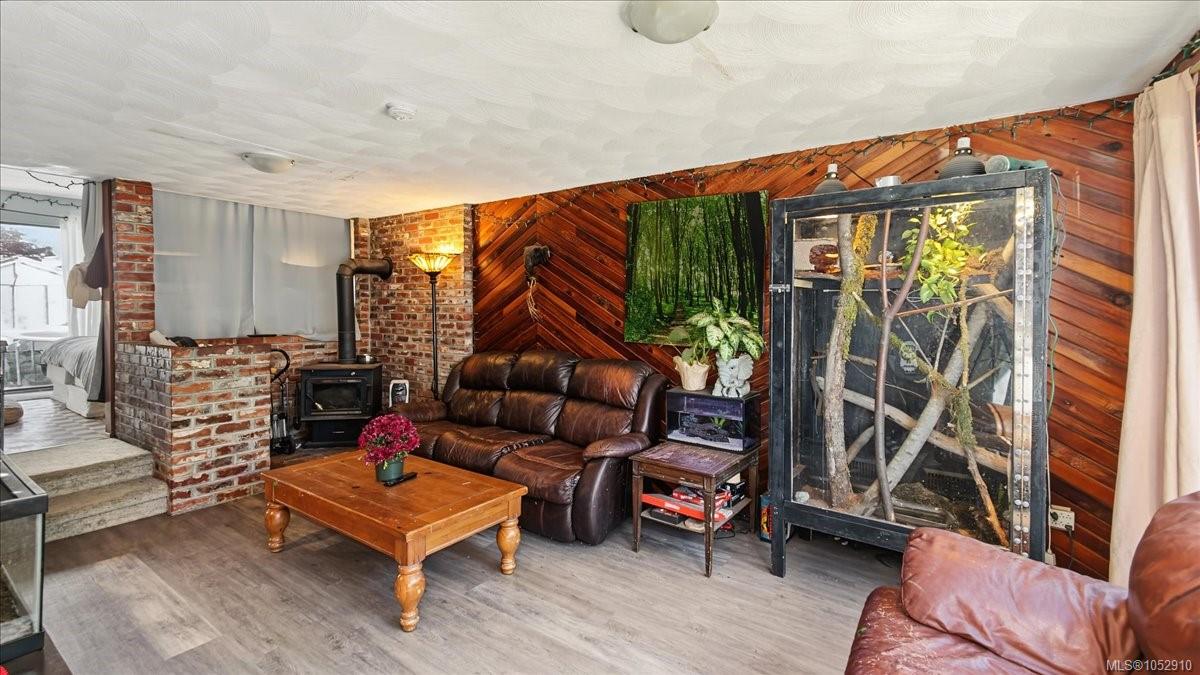 651 Dogwood St — listing photo 4 of 16