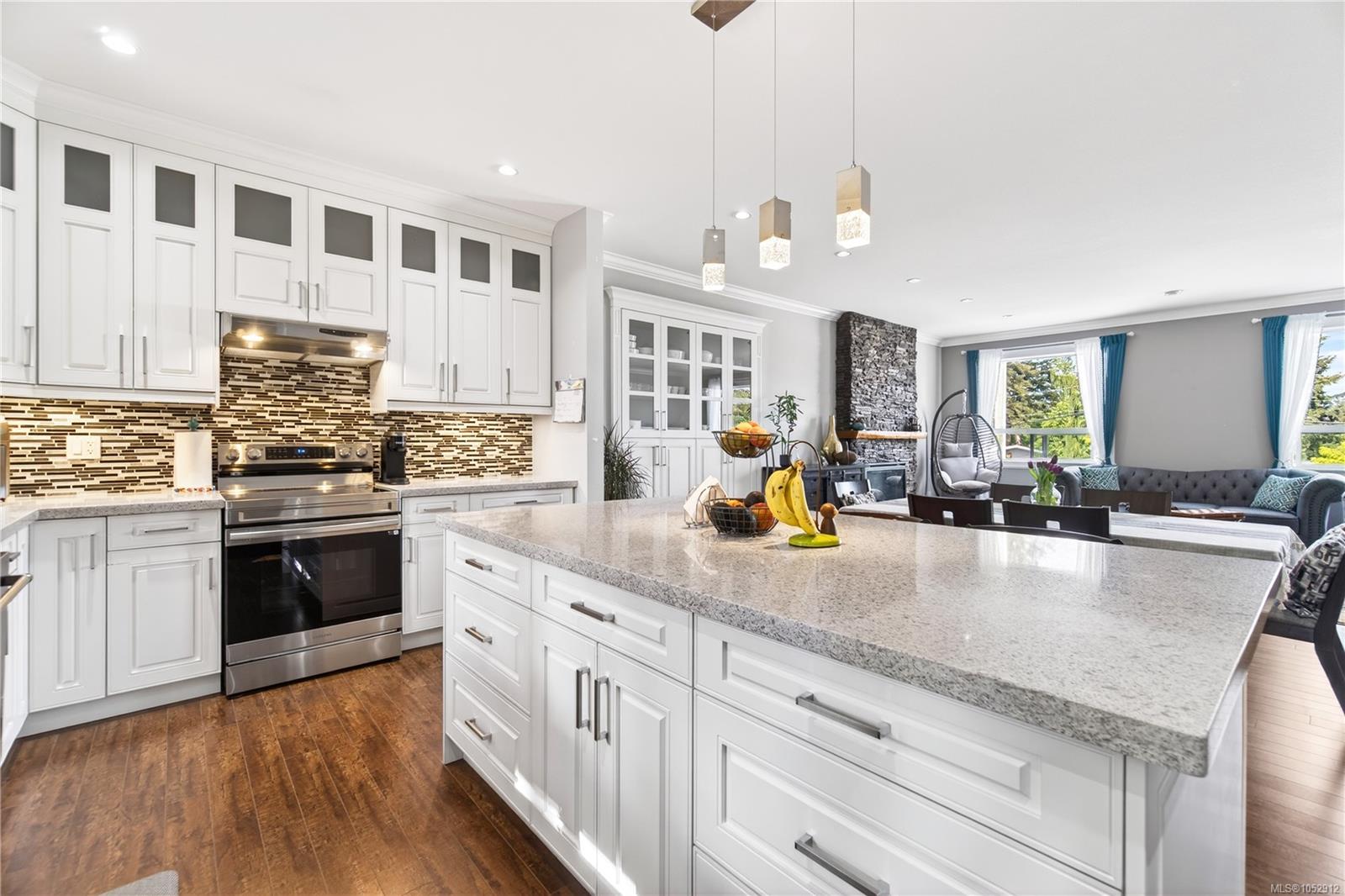 3115 Uplands Dr — listing photo 2 of 55
