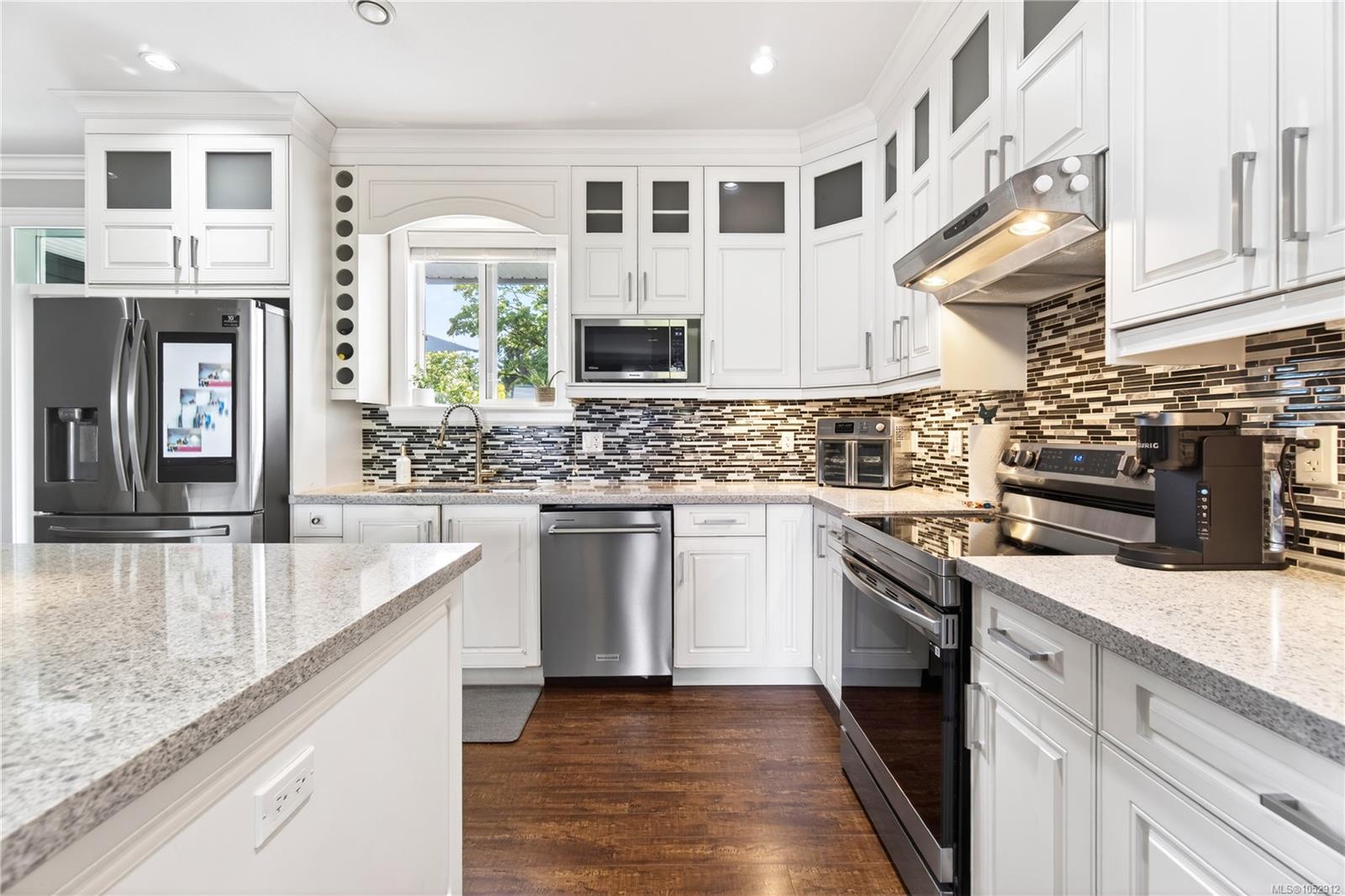 3115 Uplands Dr — listing photo 3 of 55
