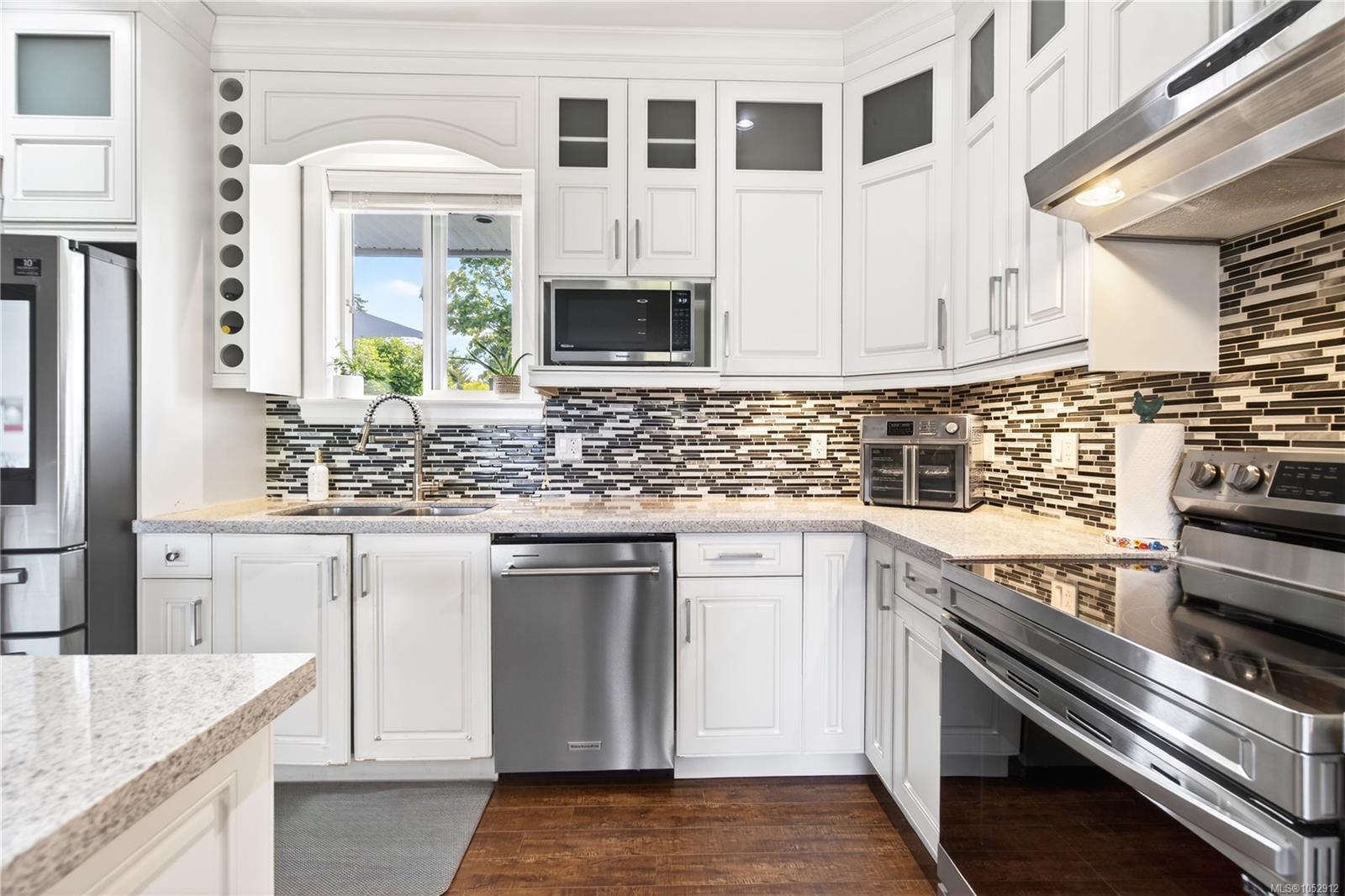 3115 Uplands Dr — listing photo 4 of 55