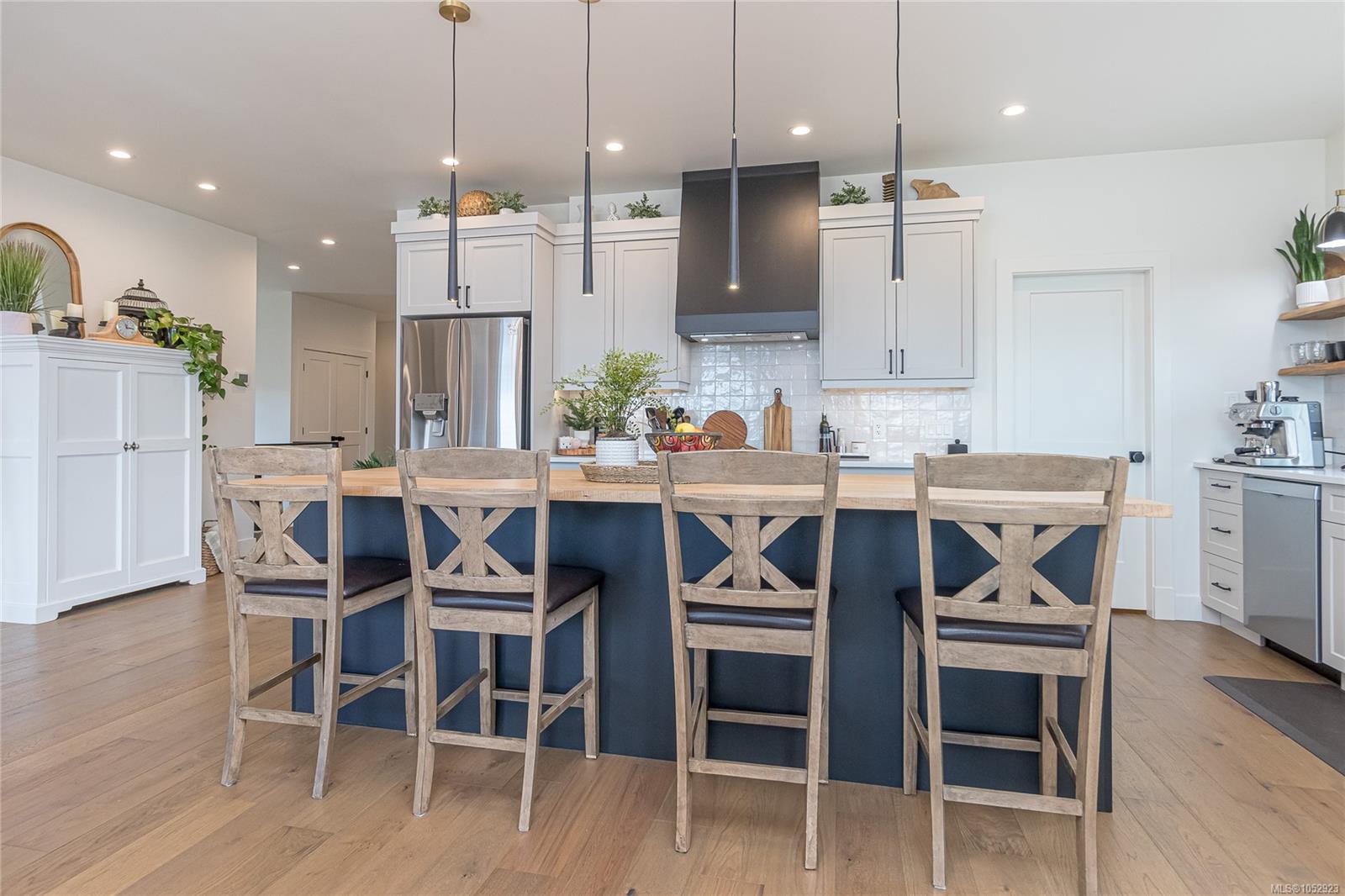 3155 Woodrush Dr — listing photo 12 of 81