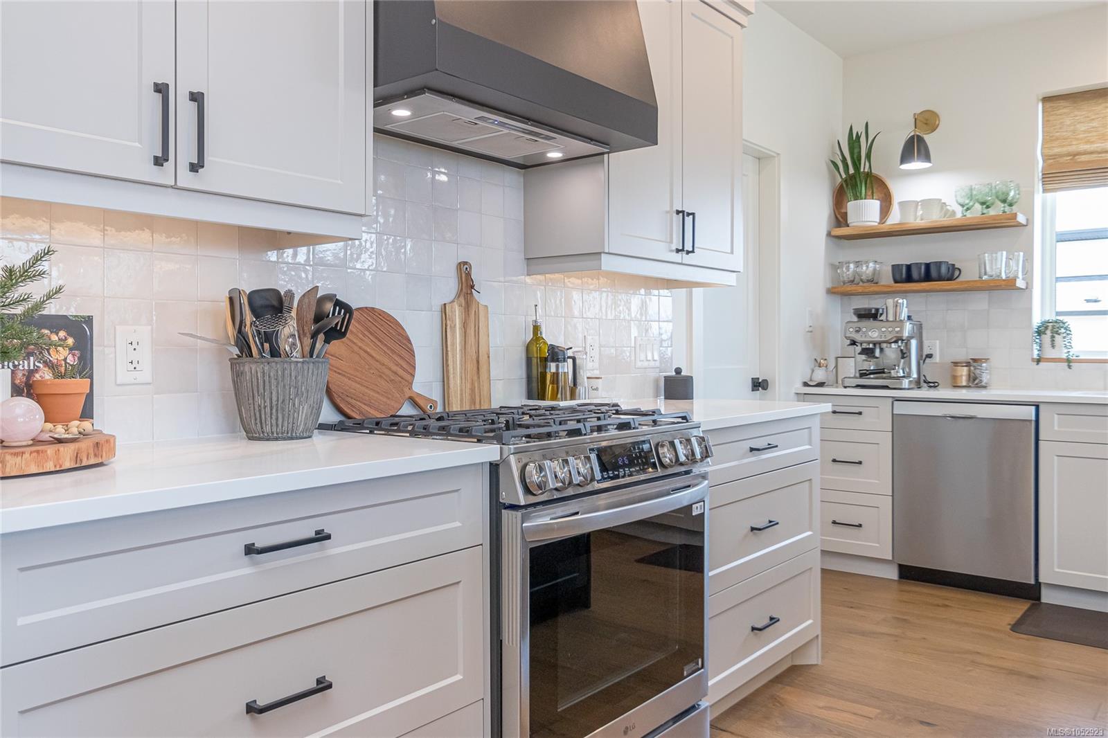 3155 Woodrush Dr — listing photo 10 of 81