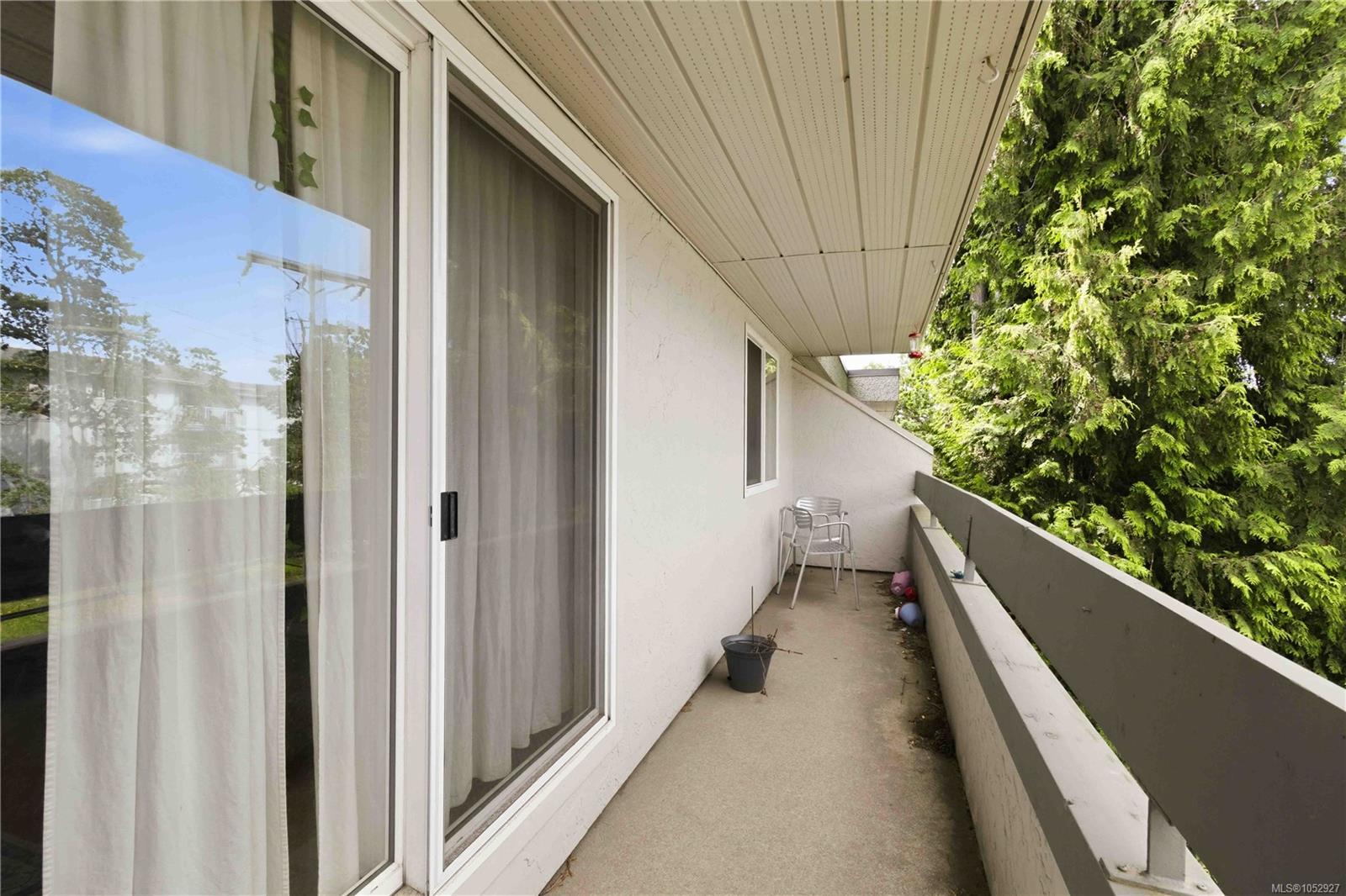 314-3235 Quadra St — listing photo 11 of 15