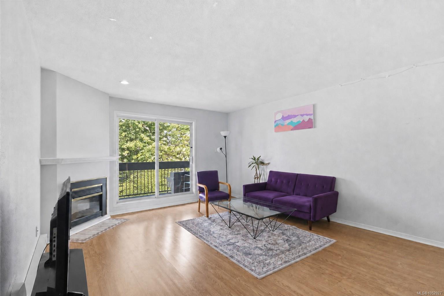 314-3235 Quadra St — listing photo 5 of 15