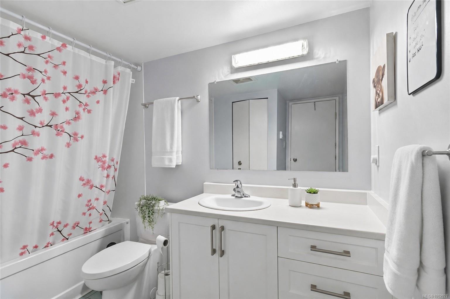 314-3235 Quadra St — listing photo 9 of 15