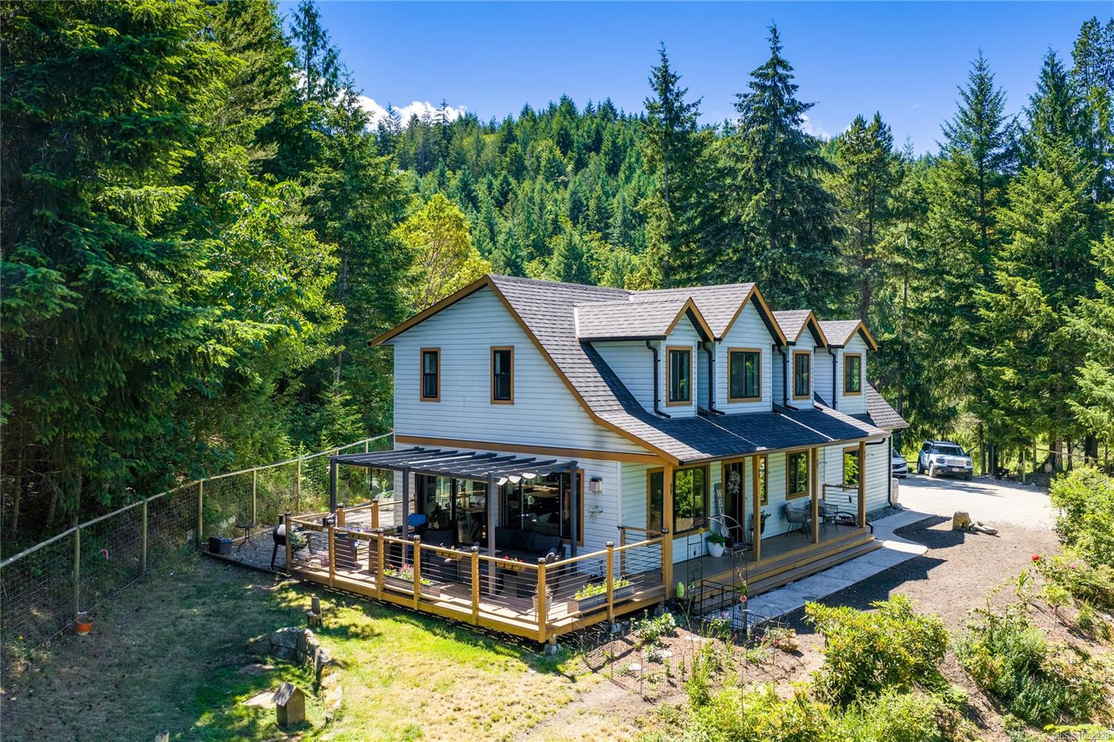 1691 Meadowood Way — listing photo 2 of 22