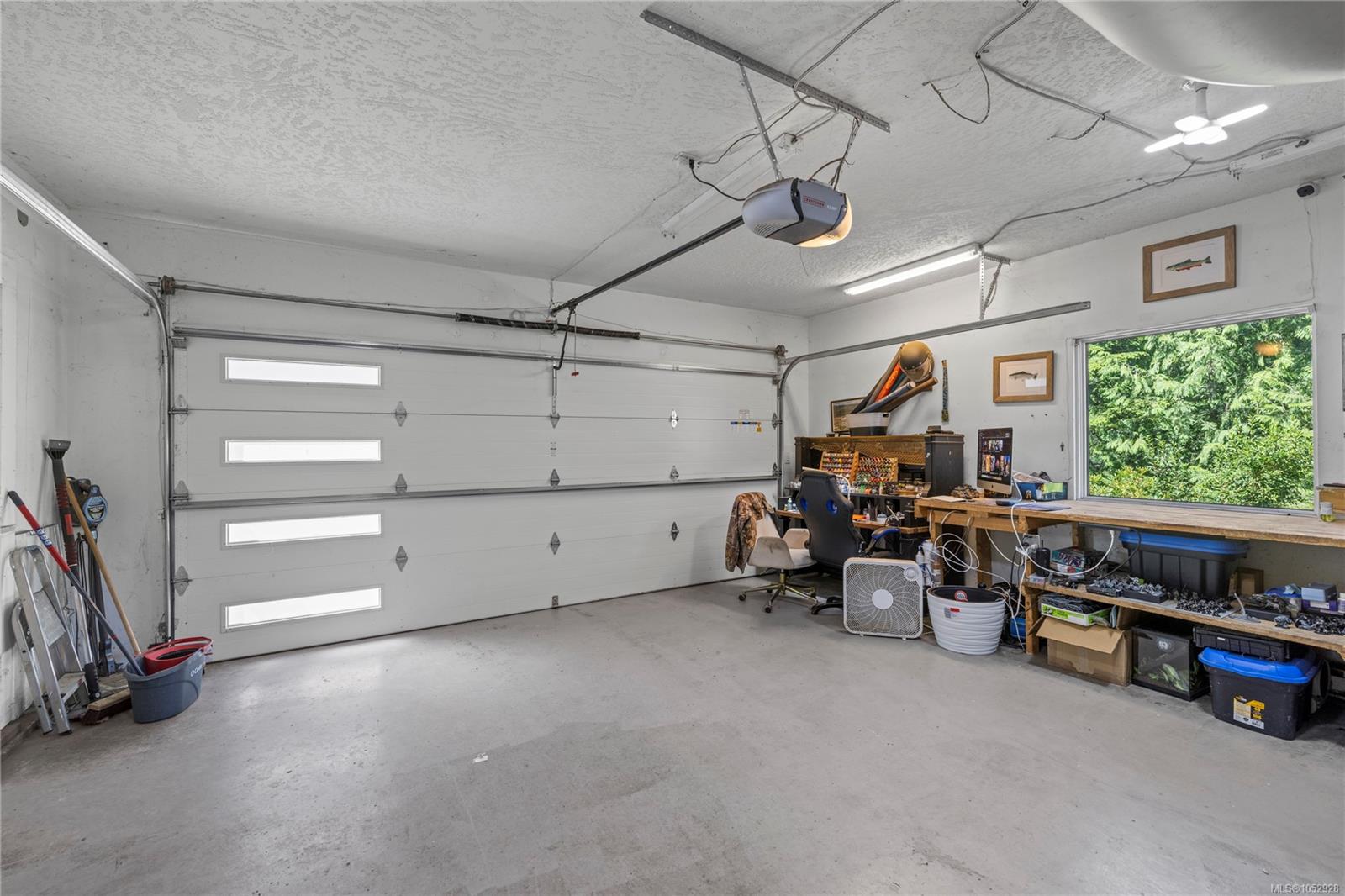 1691 Meadowood Way — listing photo 12 of 22
