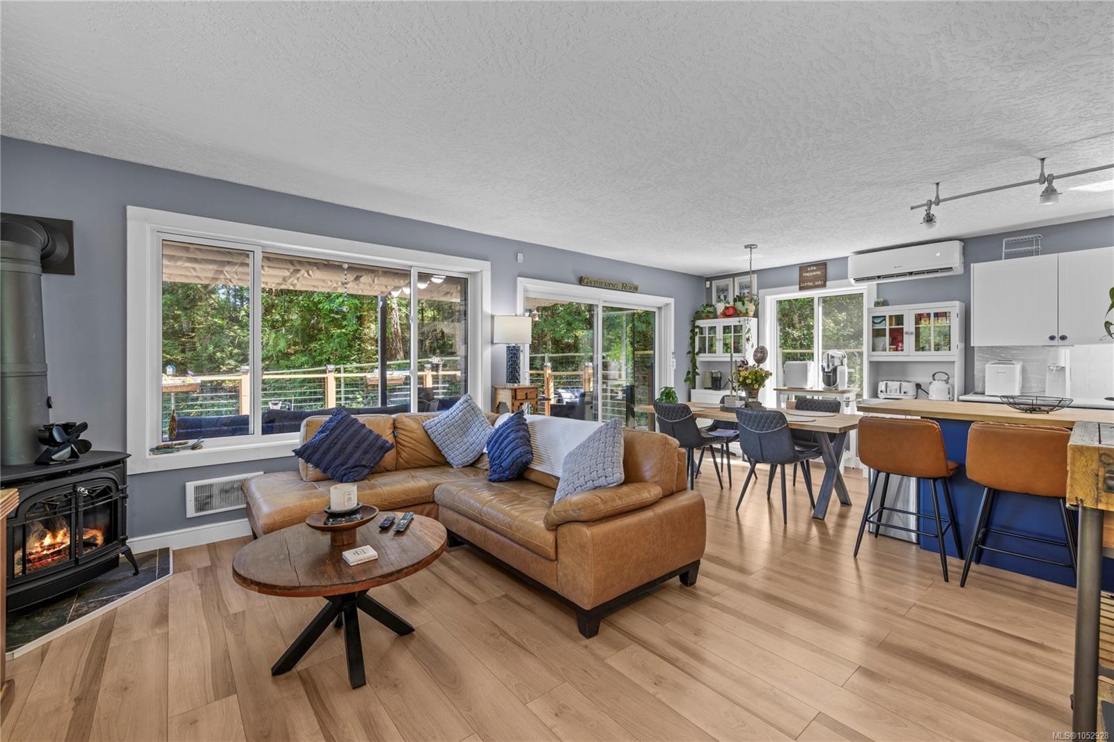1691 Meadowood Way — listing photo 7 of 22