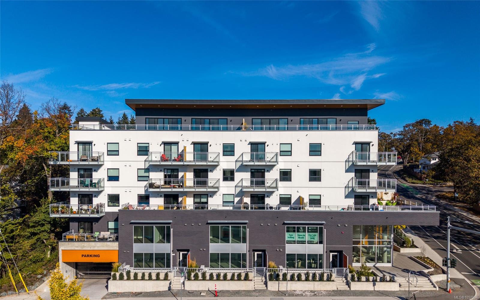 211-1102 Esquimalt Rd — listing photo 2 of 26