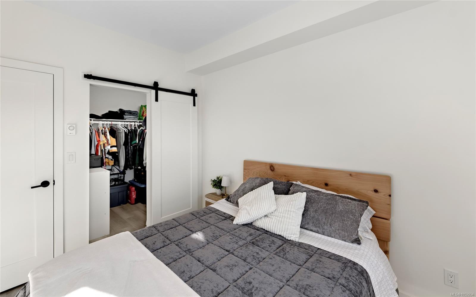 211-1102 Esquimalt Rd — listing photo 13 of 26