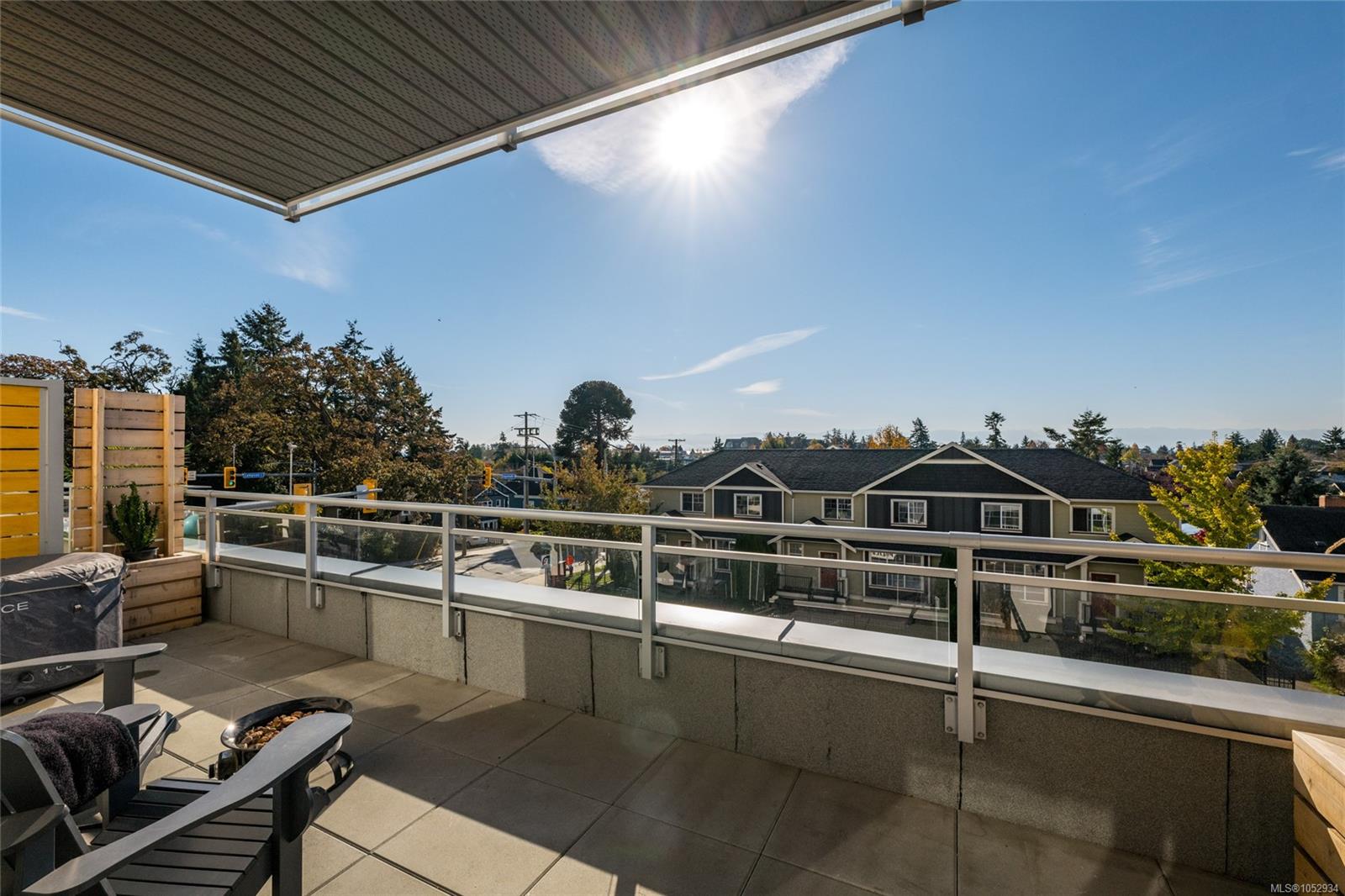 211-1102 Esquimalt Rd — listing photo 3 of 26
