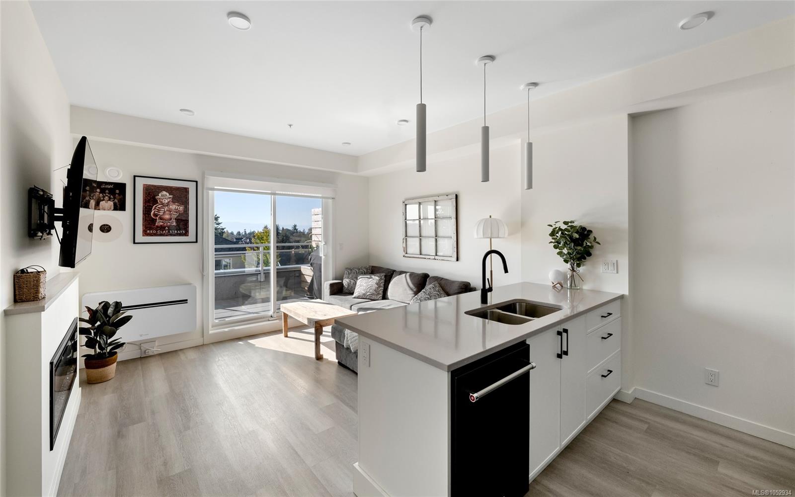 211-1102 Esquimalt Rd — listing photo 6 of 26