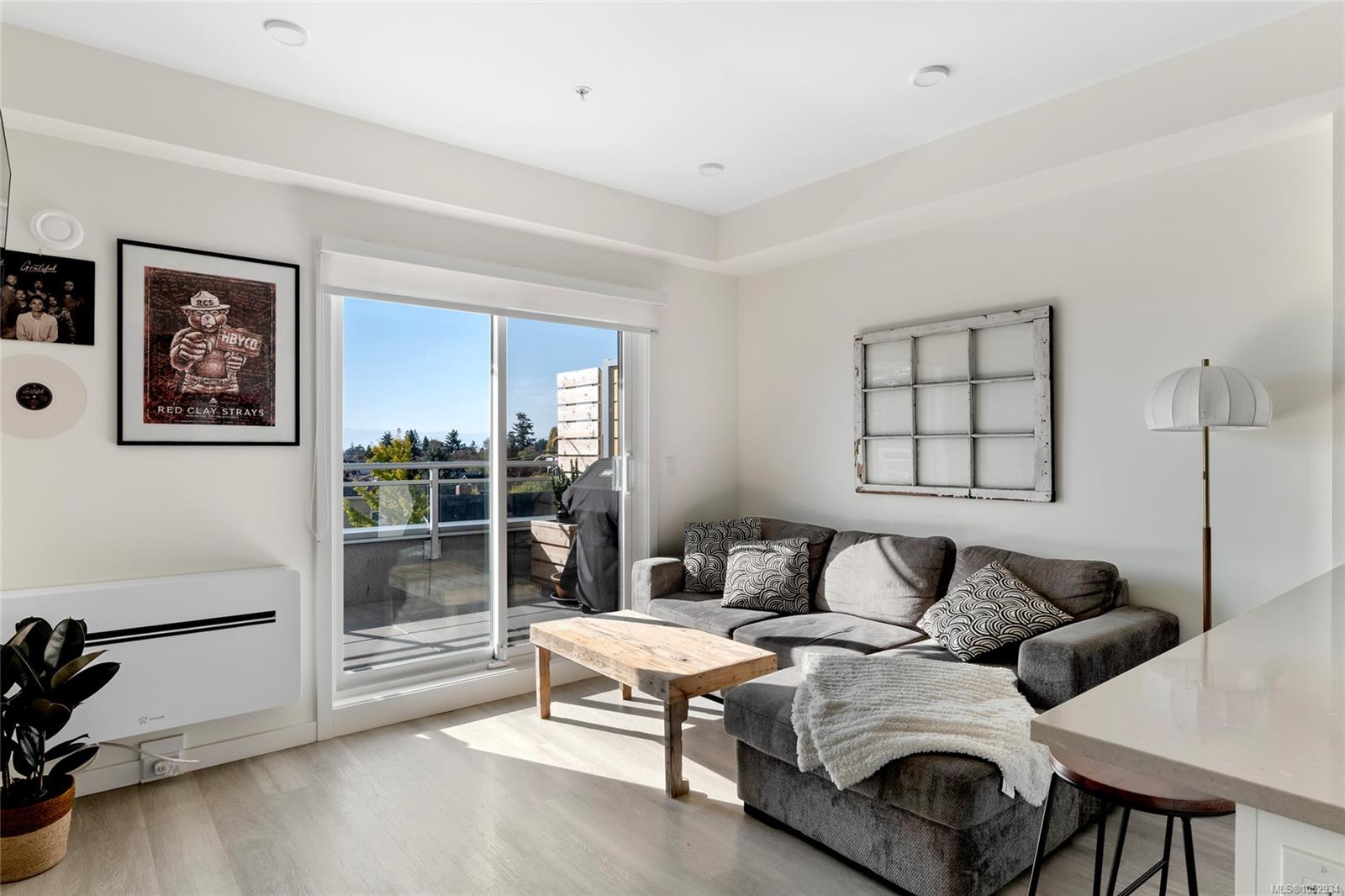 211-1102 Esquimalt Rd — listing photo 7 of 26