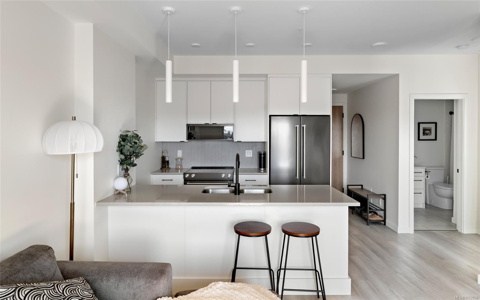 211-1102 Esquimalt Rd — listing photo 9 of 26