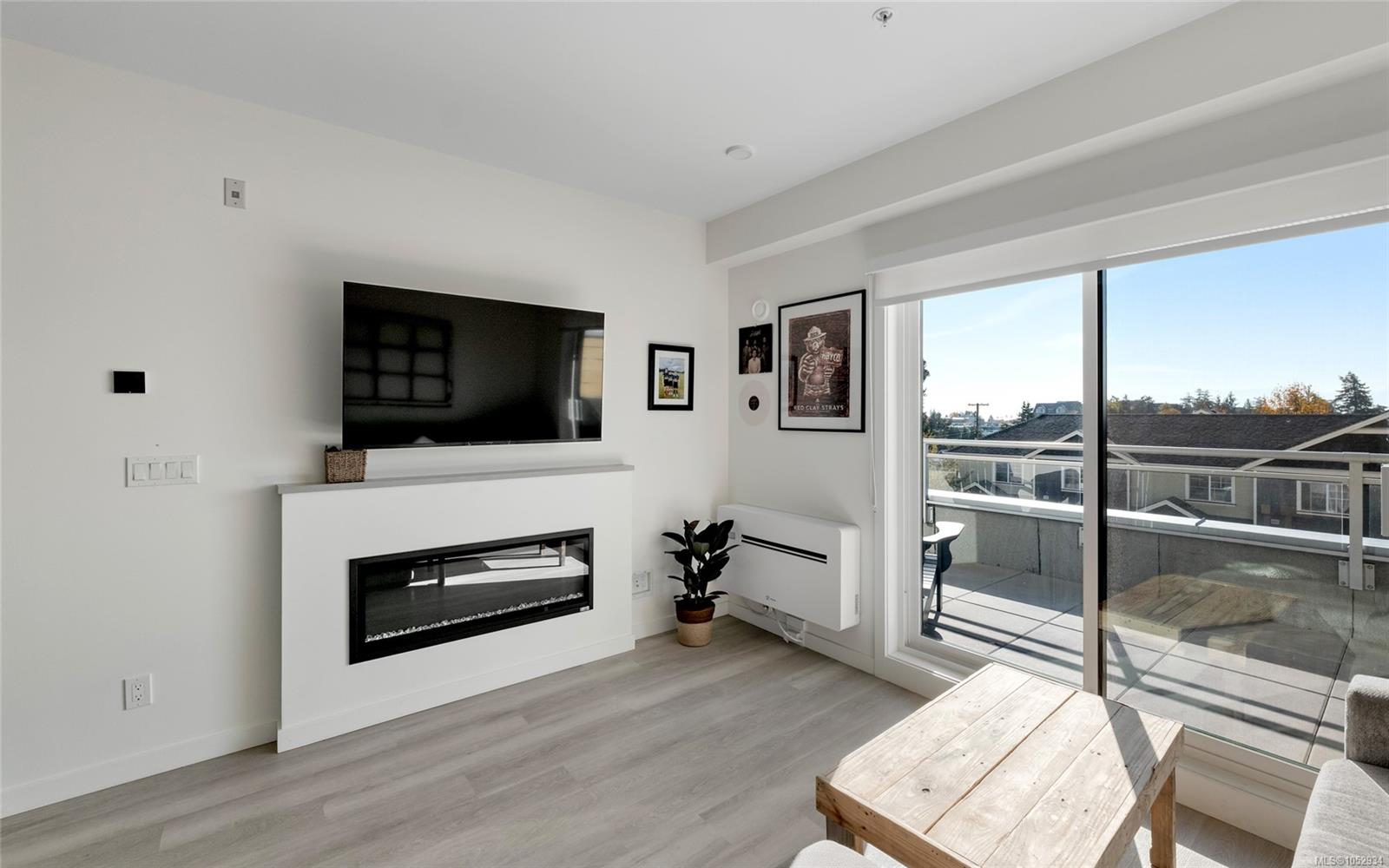 211-1102 Esquimalt Rd — listing photo 10 of 26