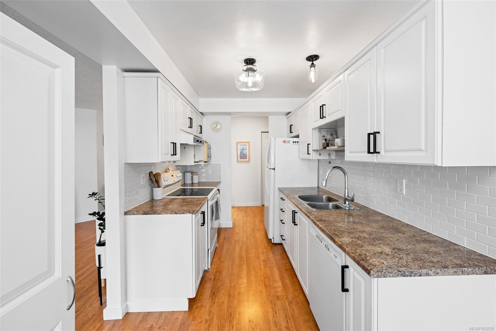 409-520 Dunedin St — listing photo 9 of 41