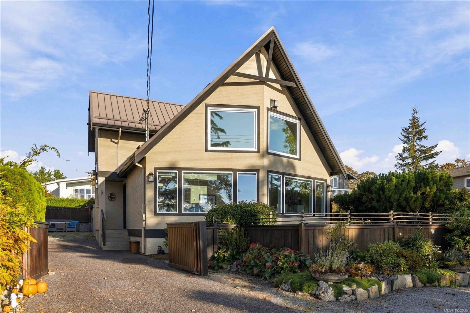 10189 West Saanich Rd — listing photo 2 of 43