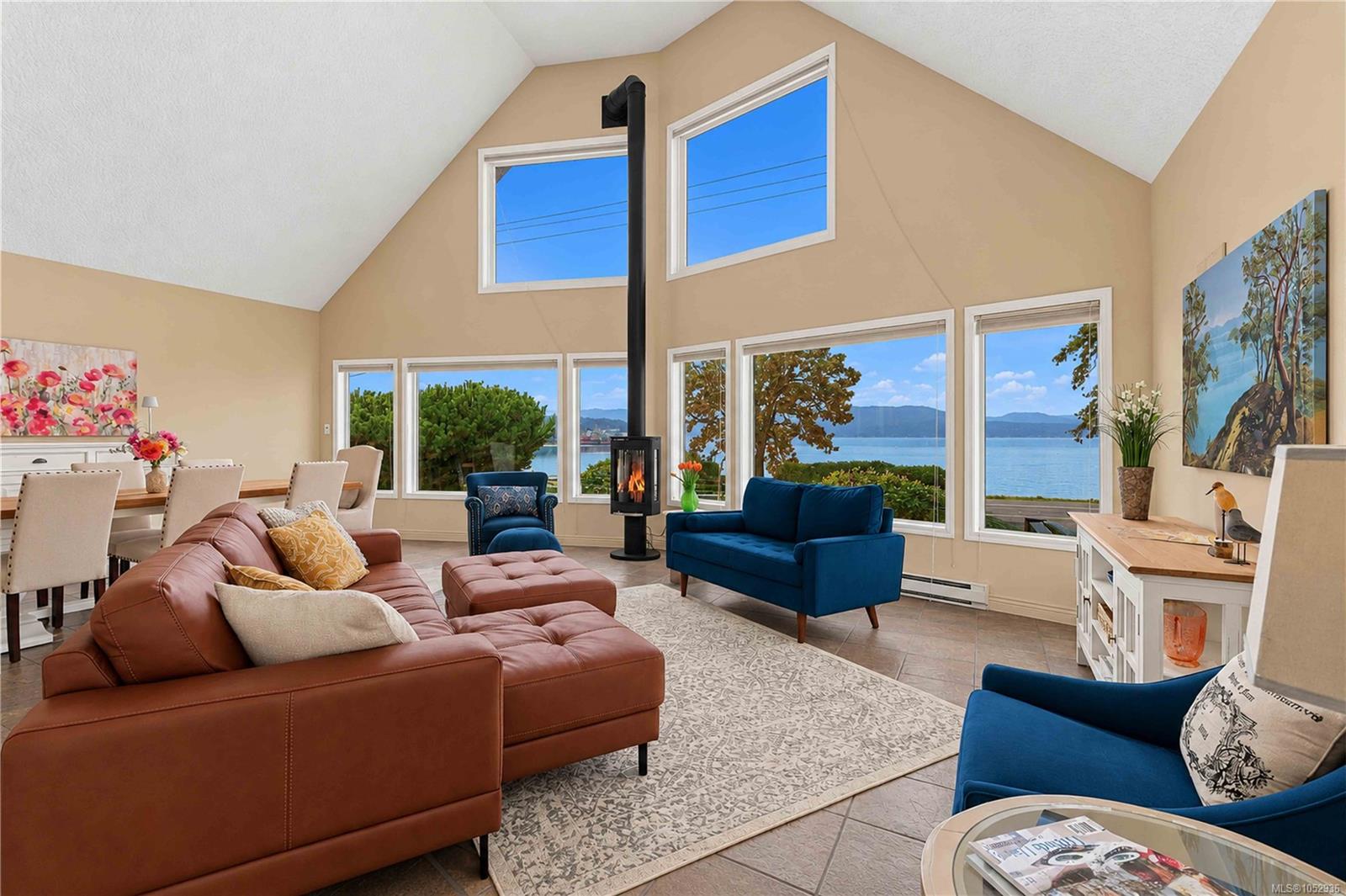 10189 West Saanich Rd — listing photo 3 of 43