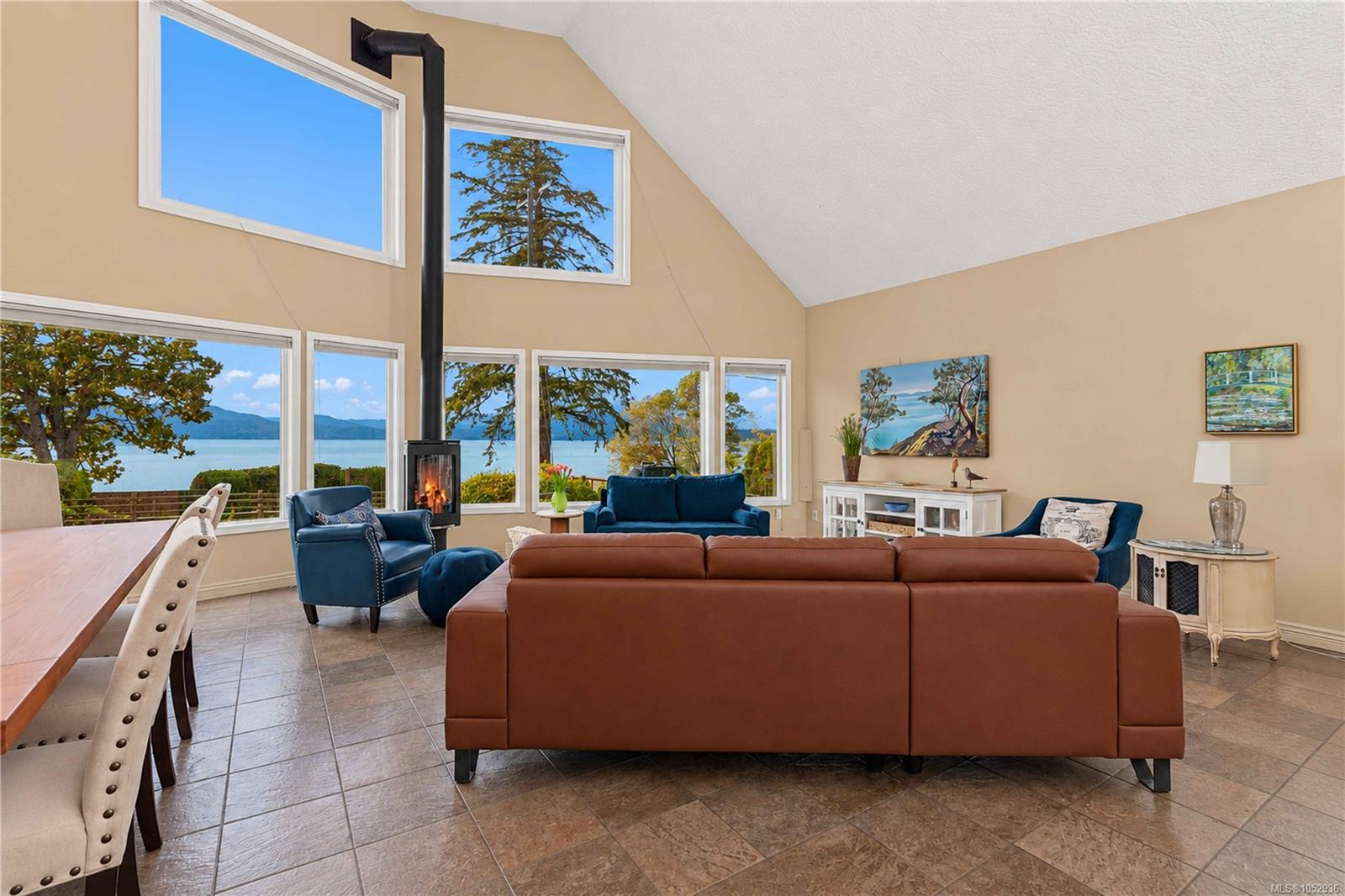 10189 West Saanich Rd — listing photo 4 of 43