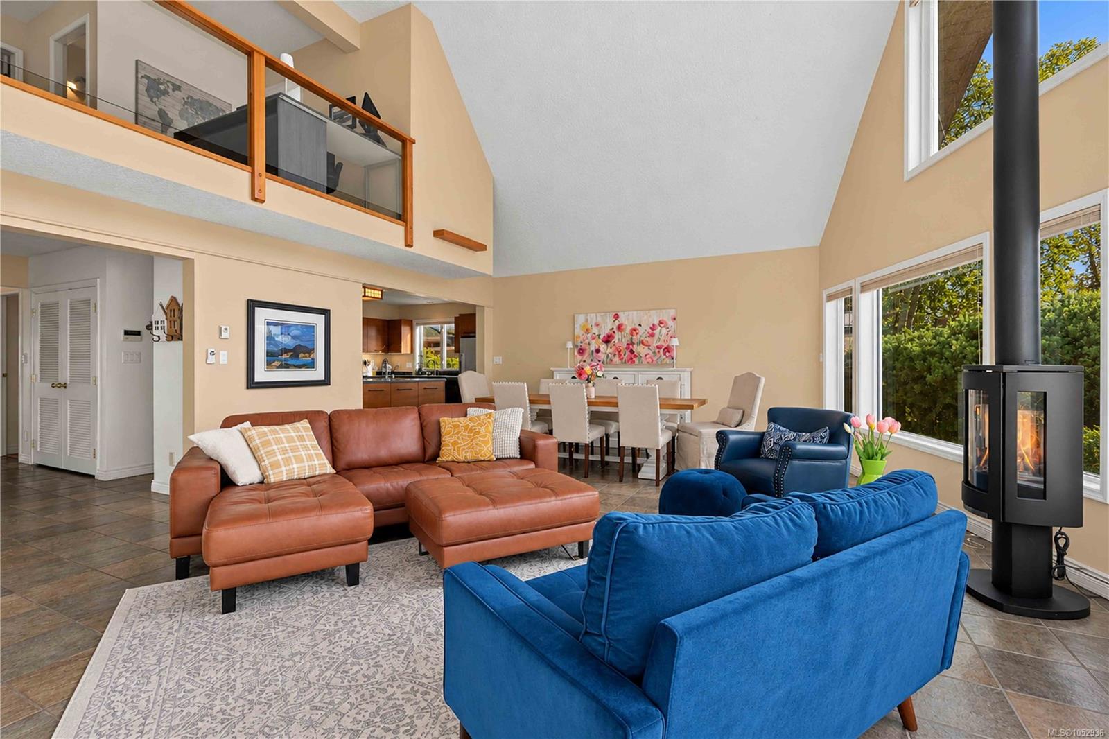 10189 West Saanich Rd — listing photo 6 of 43