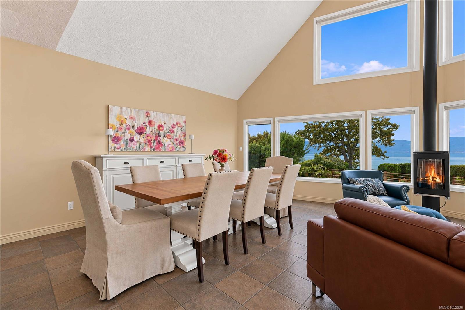 10189 West Saanich Rd — listing photo 7 of 43
