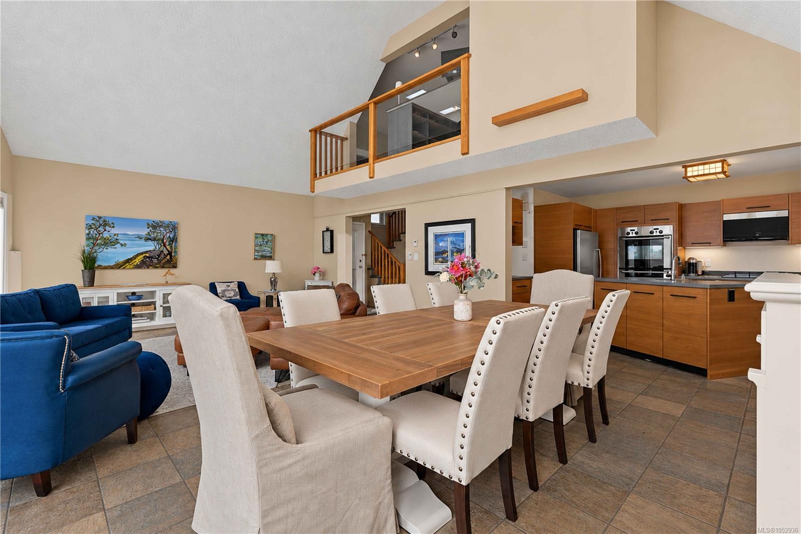 10189 West Saanich Rd — listing photo 8 of 43