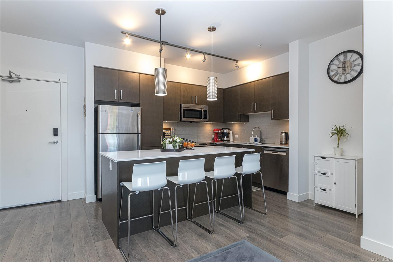 207-290 Wilfert Rd — listing photo 11 of 32