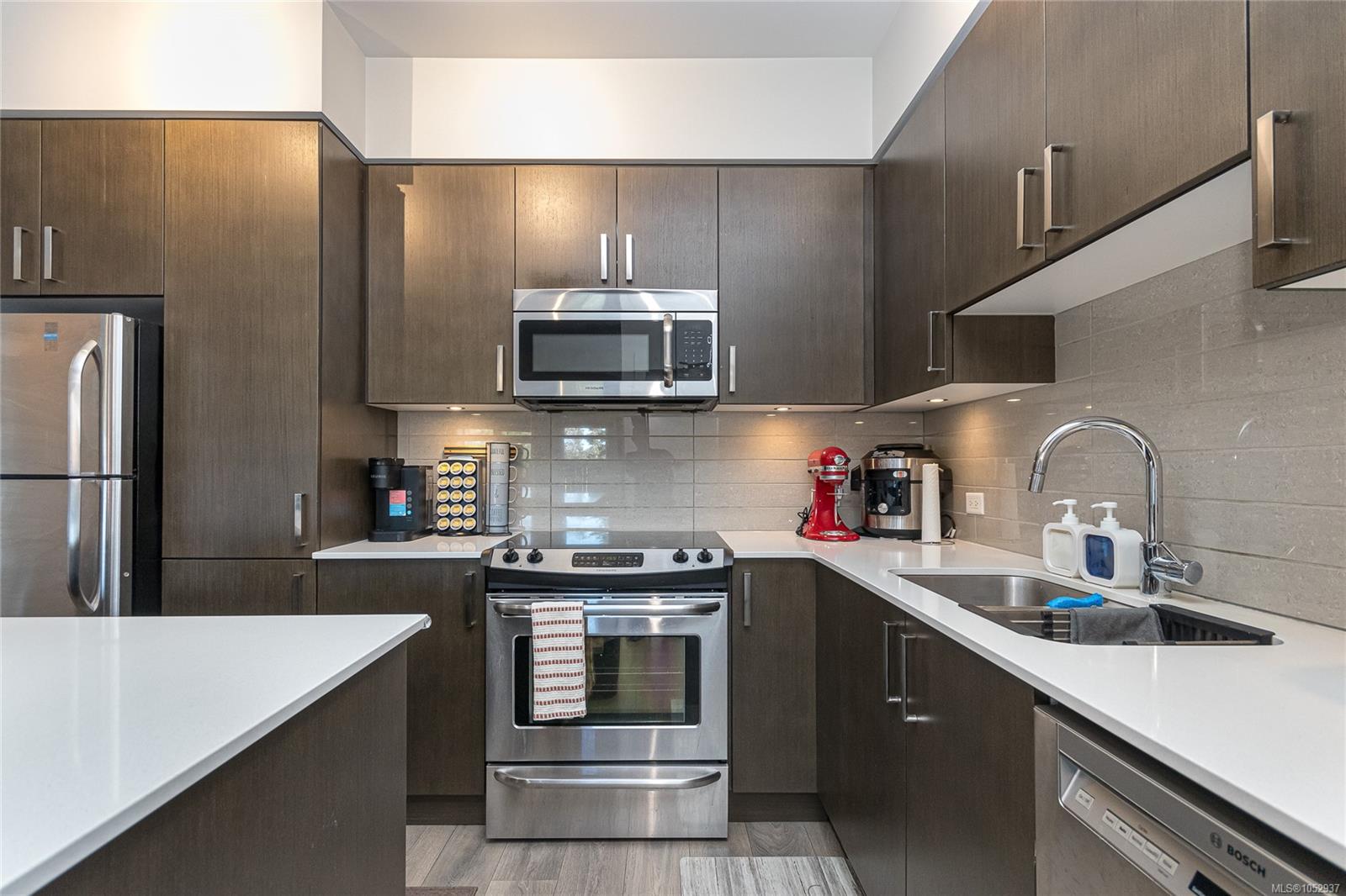 207-290 Wilfert Rd — listing photo 13 of 32