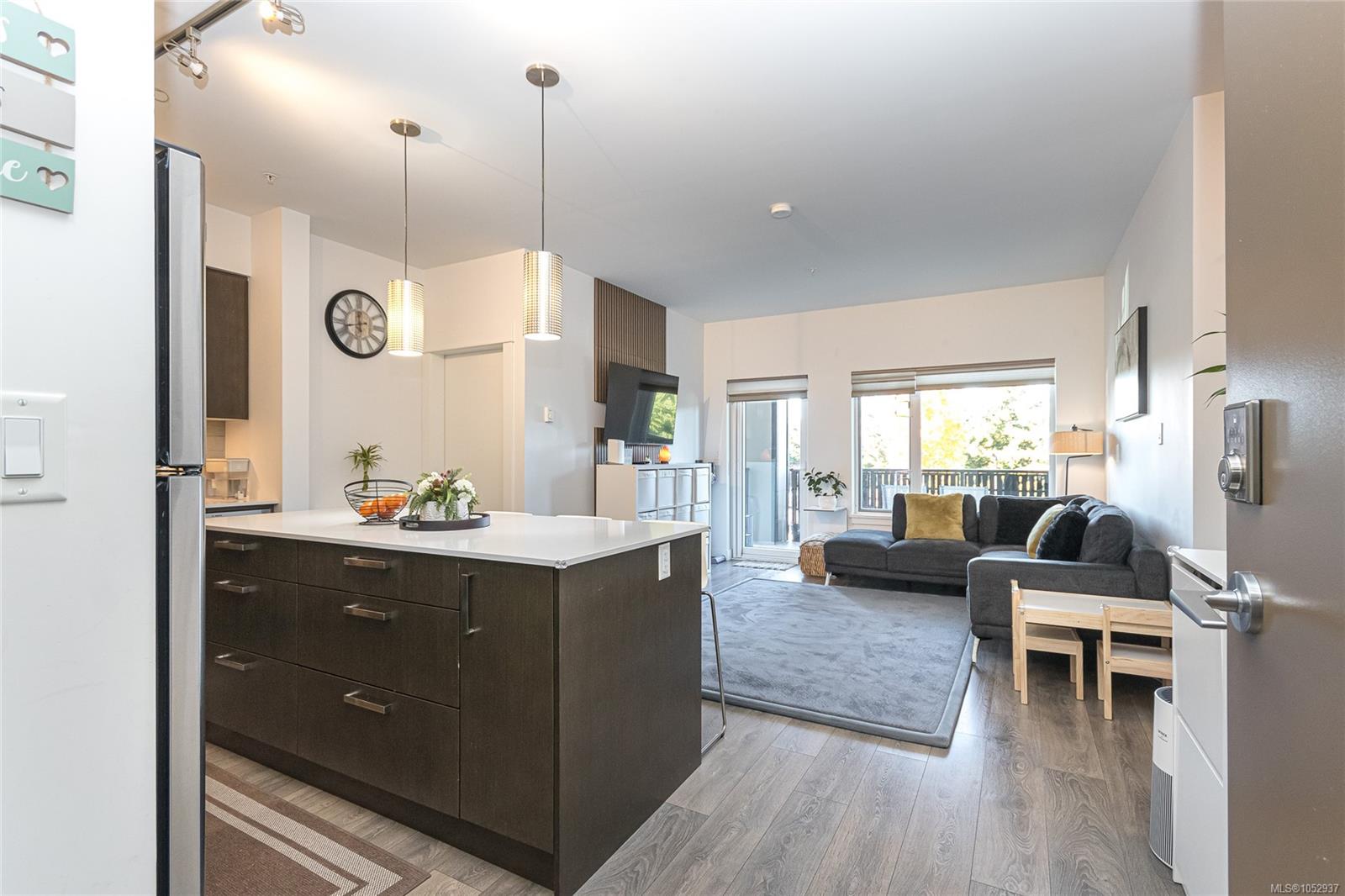 207-290 Wilfert Rd — listing photo 6 of 32