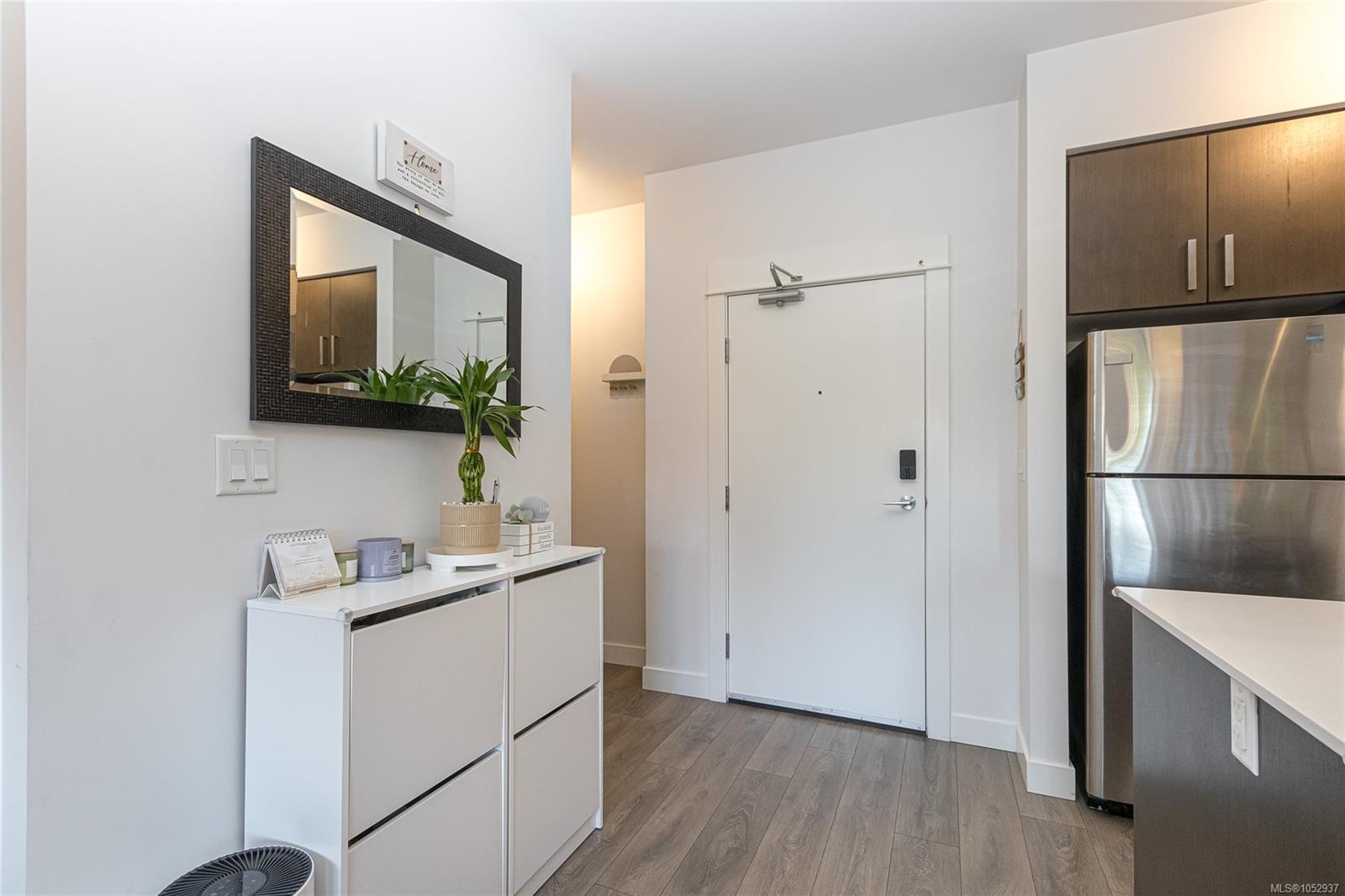 207-290 Wilfert Rd — listing photo 7 of 32