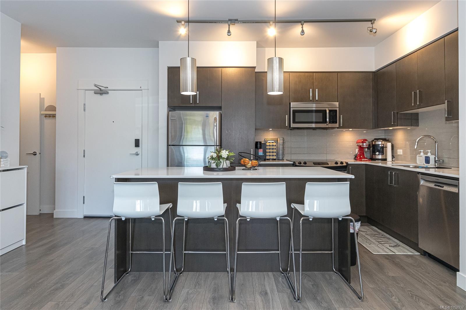 207-290 Wilfert Rd — listing photo 9 of 32