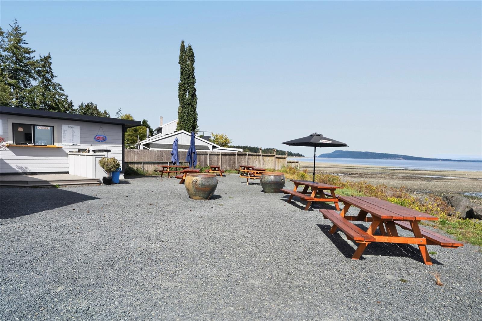 6001 Island Hwy — listing photo 10 of 24