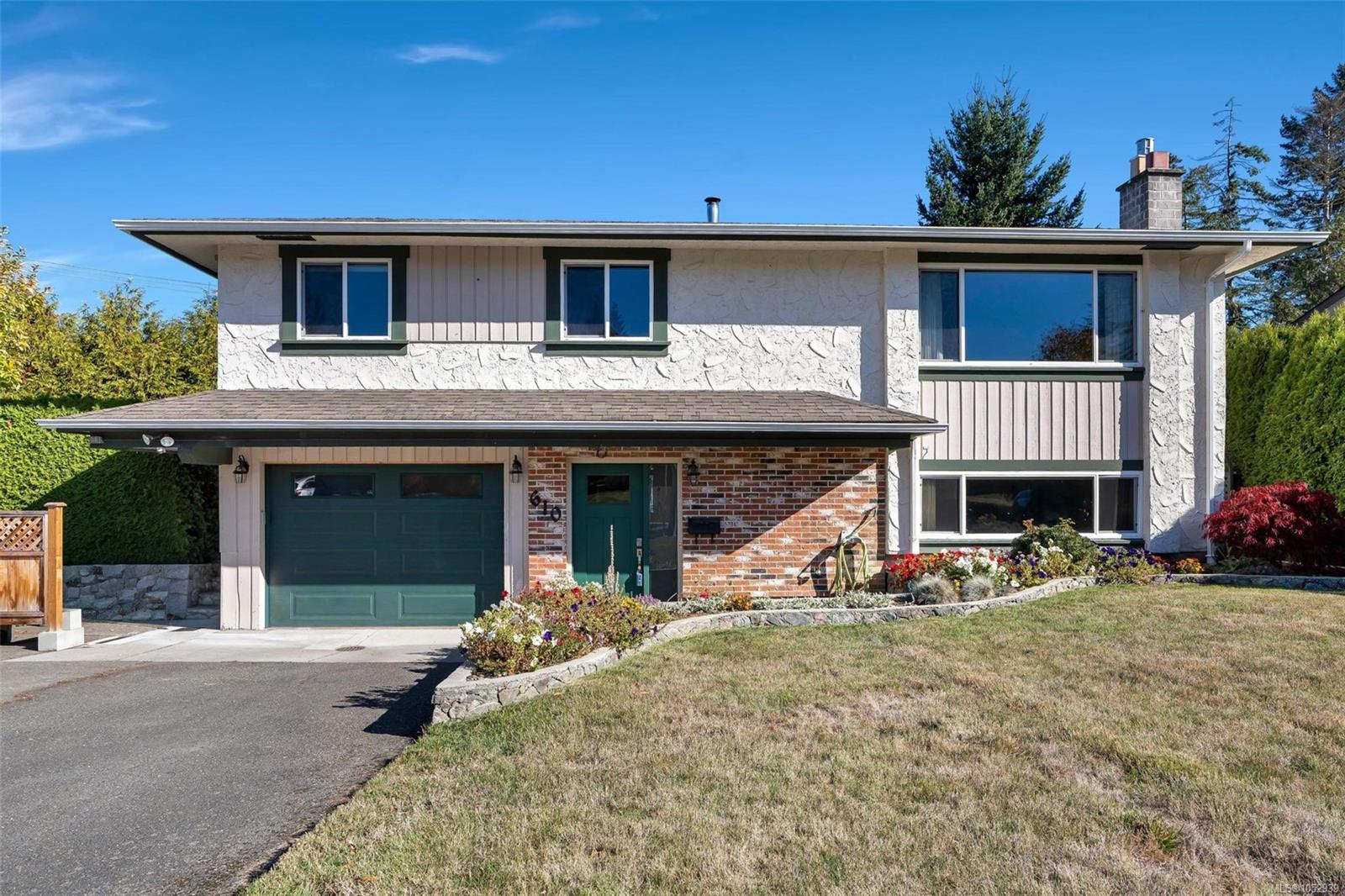 610 Vanalman Ave, Saanich