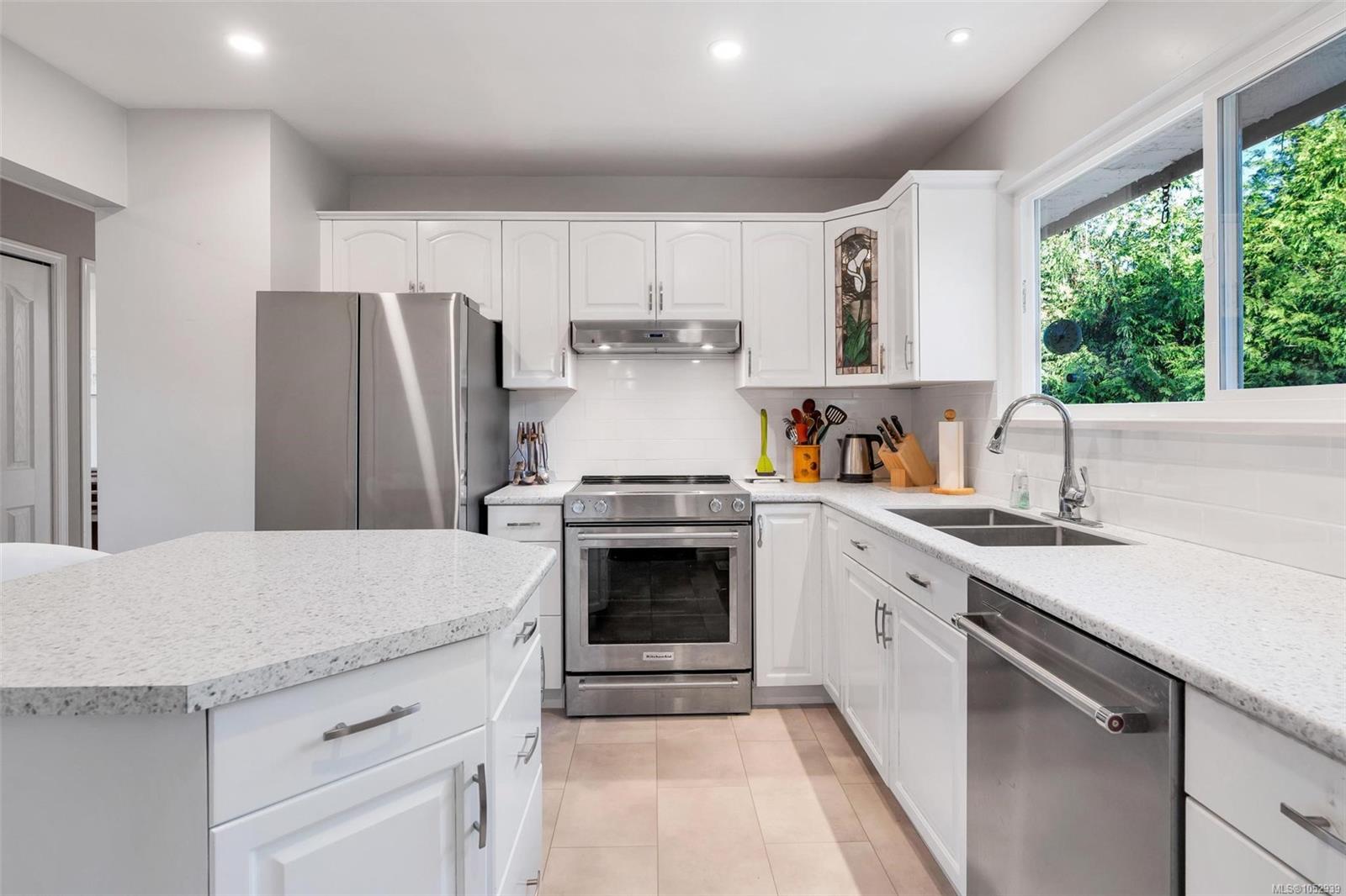 610 Vanalman Ave — listing photo 11 of 40