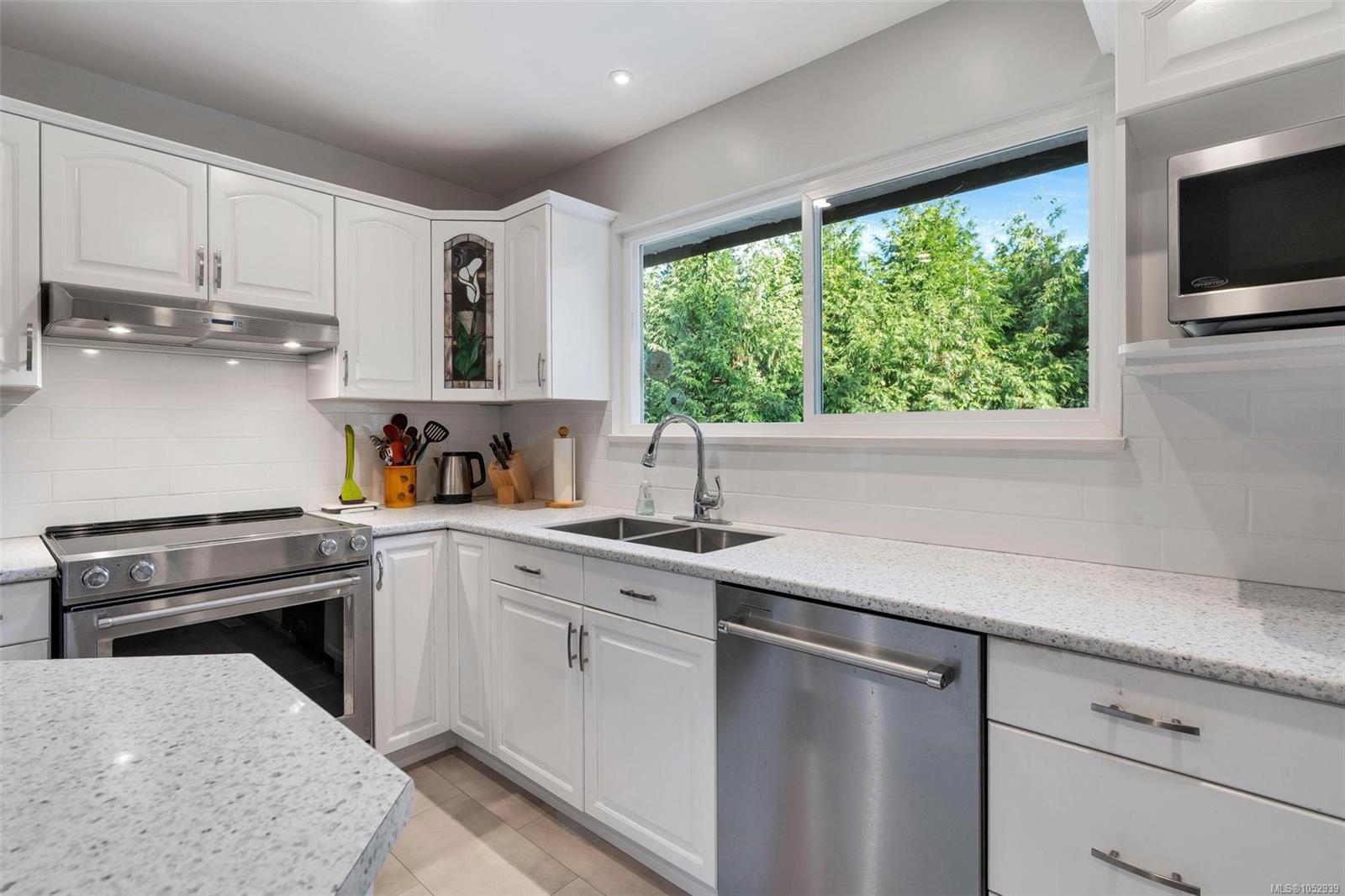 610 Vanalman Ave — listing photo 12 of 40