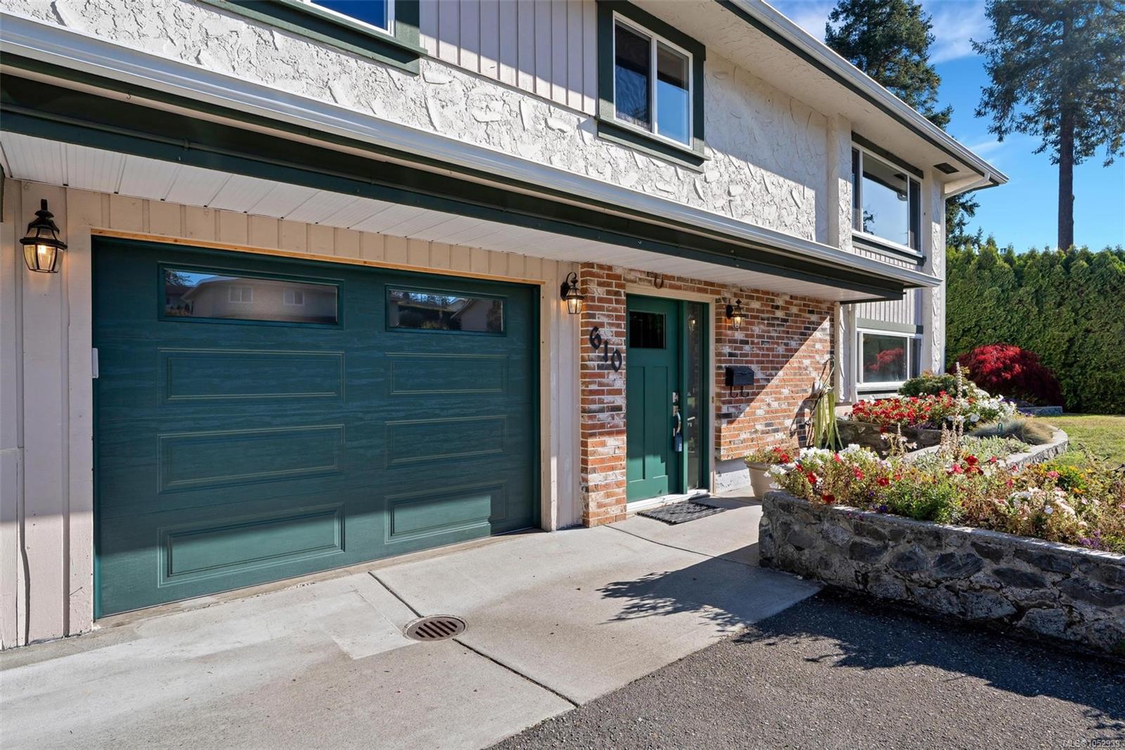 610 Vanalman Ave — listing photo 3 of 40
