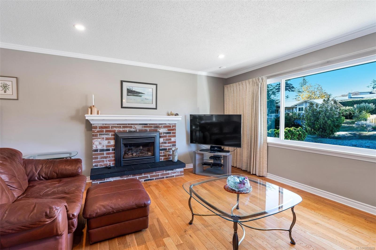 610 Vanalman Ave — listing photo 5 of 40