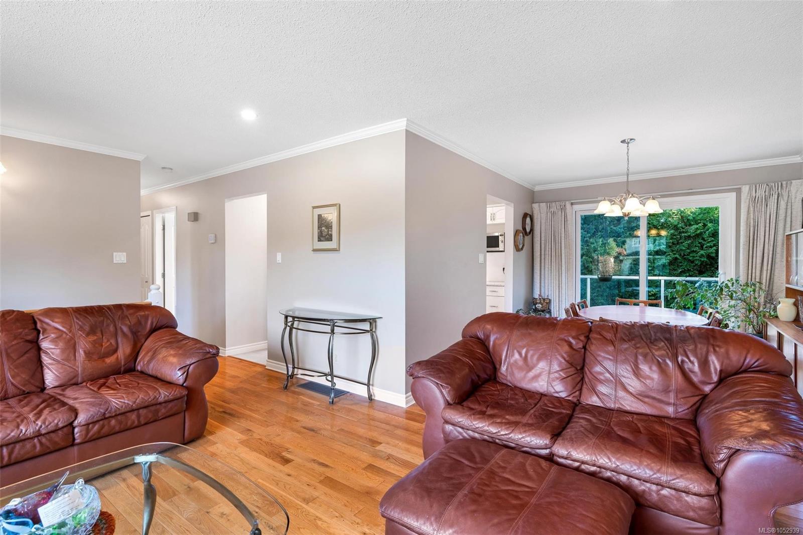 610 Vanalman Ave — listing photo 6 of 40