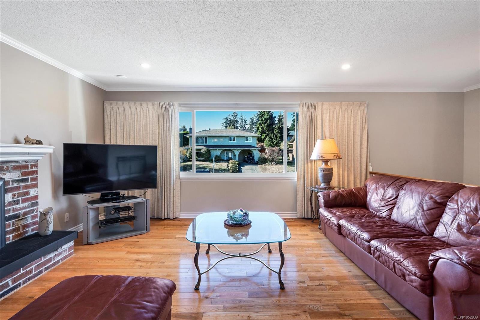 610 Vanalman Ave — listing photo 8 of 40